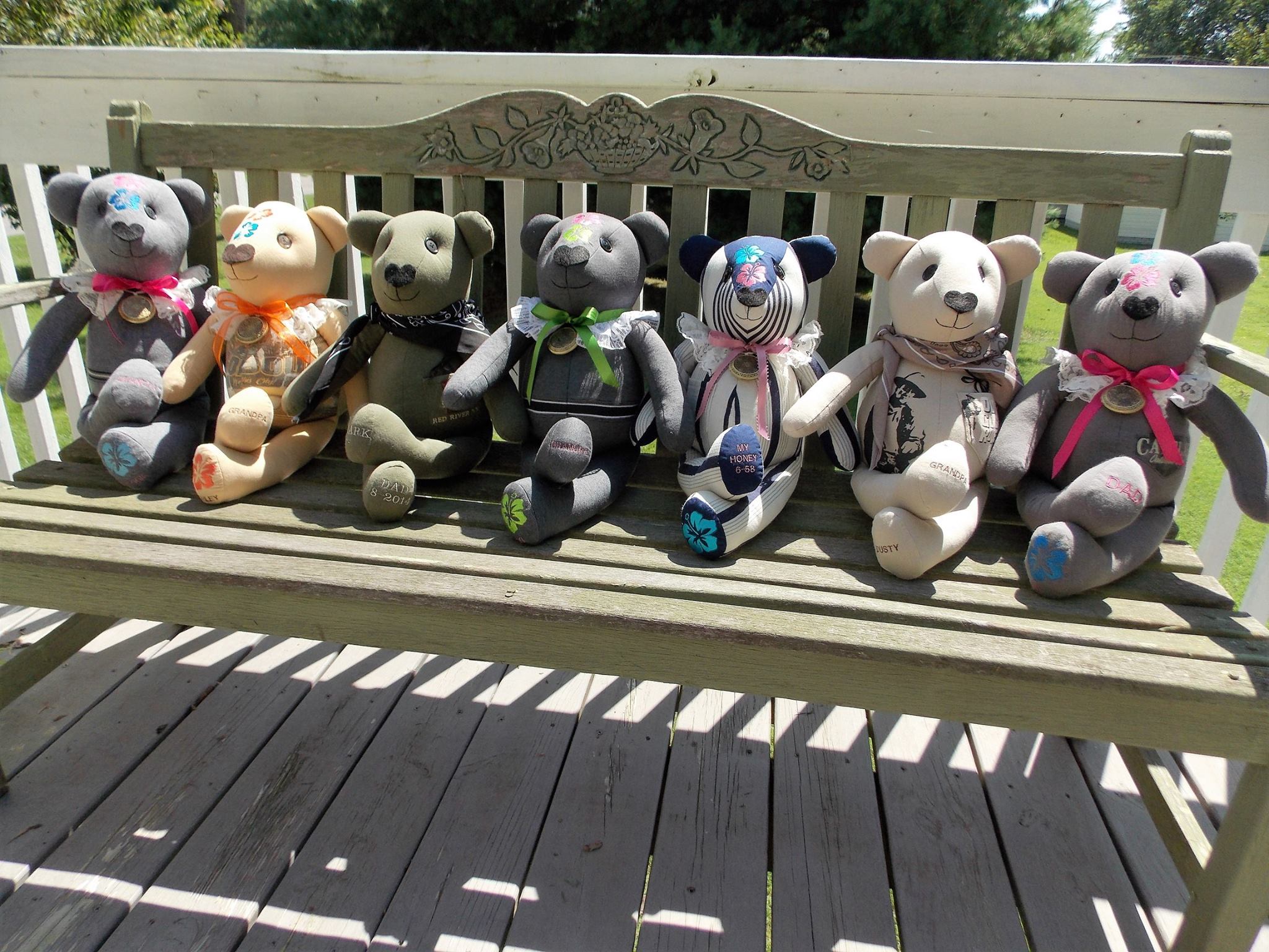bears on a bench 2.jpg