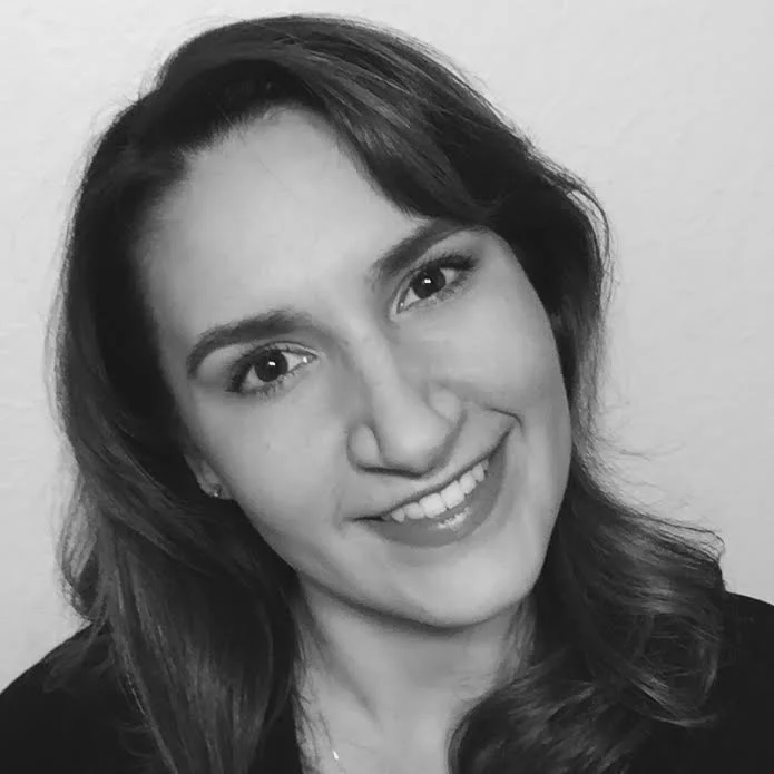 Lyndsy Darland Headshot.jpg