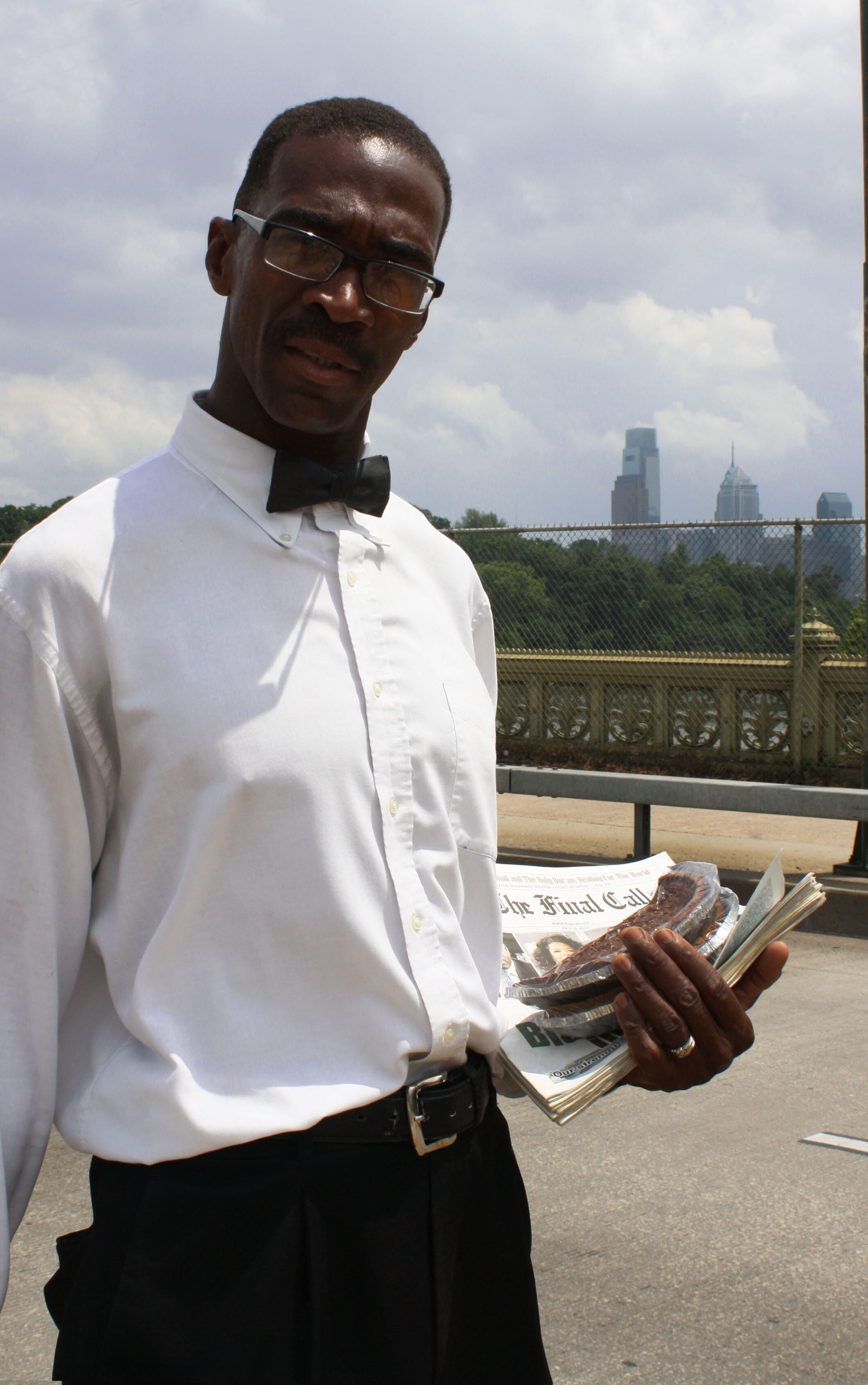 Girard Street Bridge Salesman (2013)
