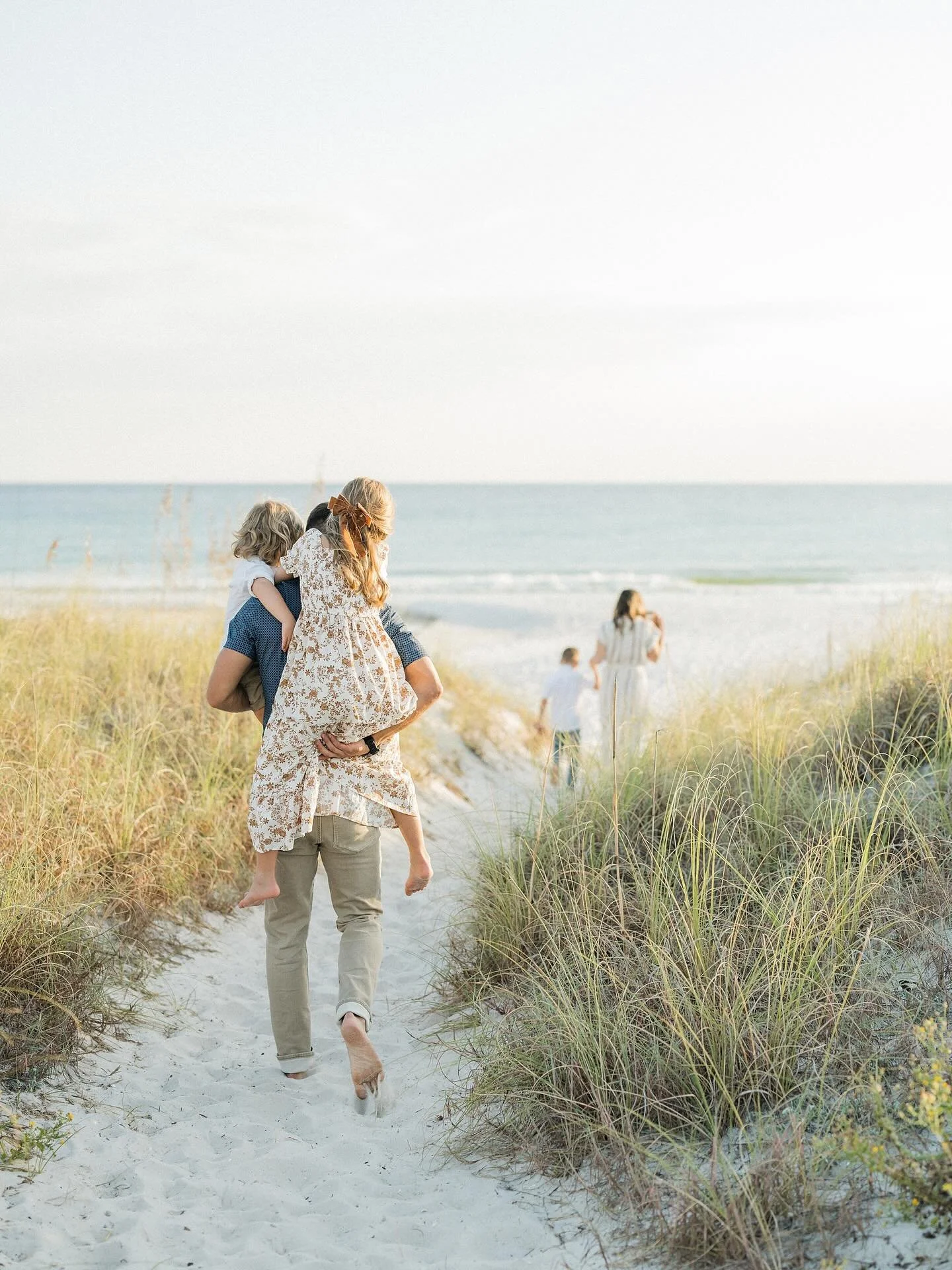 TRAVEL! Hey! Last minute and all, but I have room for 1 more session in Nashville the week after next, if anyone wants me to photograph them in their neck of the woods. I&rsquo;m thinking cozy porch hangs or going to your favorite park, maybe stoppin