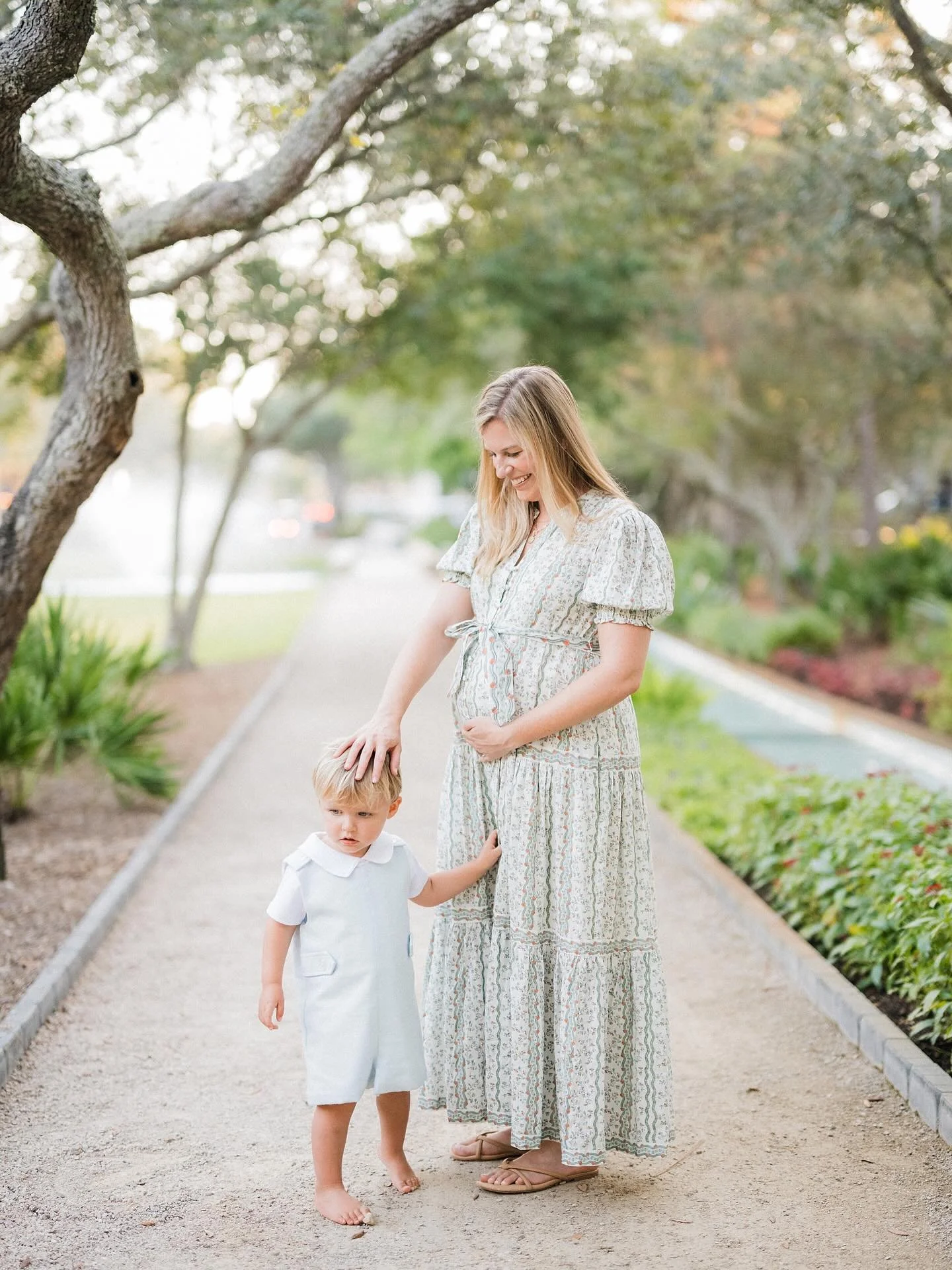 The first year I met this family they just had one little, and now he&rsquo;s about to be big brother for a second time!! 💕 (also what&rsquo;s a photoshoot with 2 boys without a little &lsquo;aren&rsquo;t-I-so-funny?!&rsquo; nose picking? lol 😂)