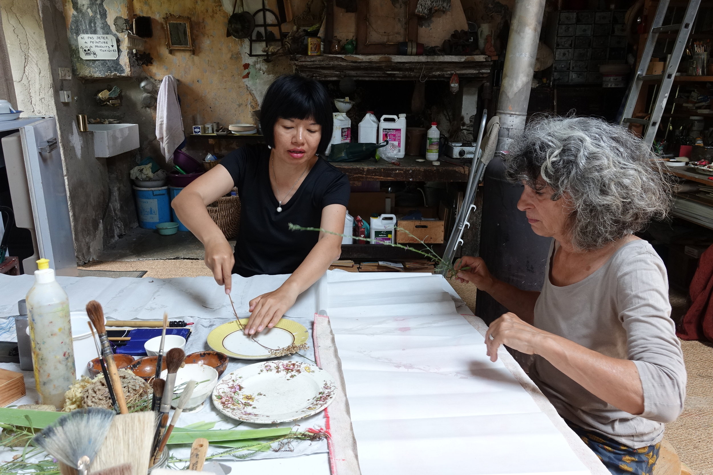 2017年夏天台灣藝術家江心靜造訪法國南部,於Alix 的莊園畫室一起作畫,美好的東西藝術交流