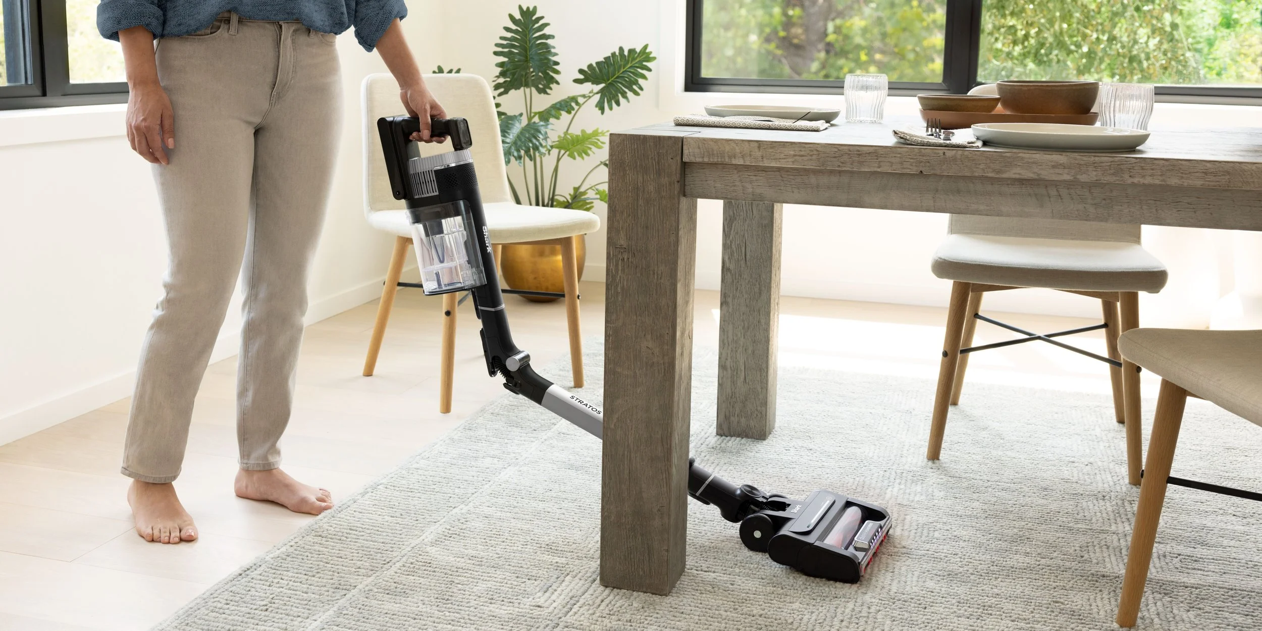 JPG-R_IZ840H_InUse_ReachUnder-1919_SilverAccent 2.jpg