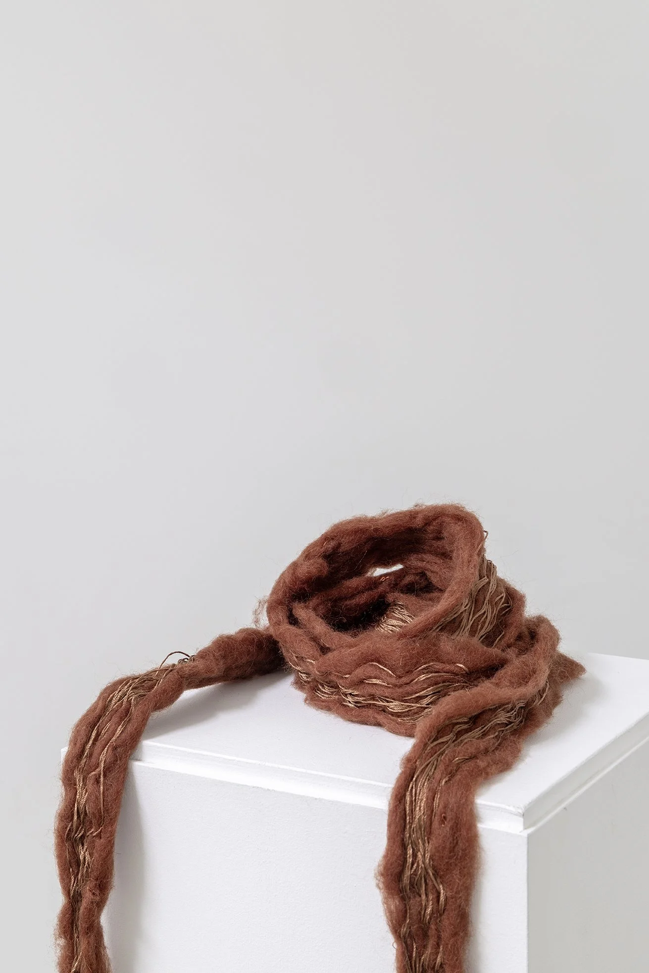 Óljós minning um hlut (Unclear memory of a thing)     2026      Wool, nylon yarn, cotton thread