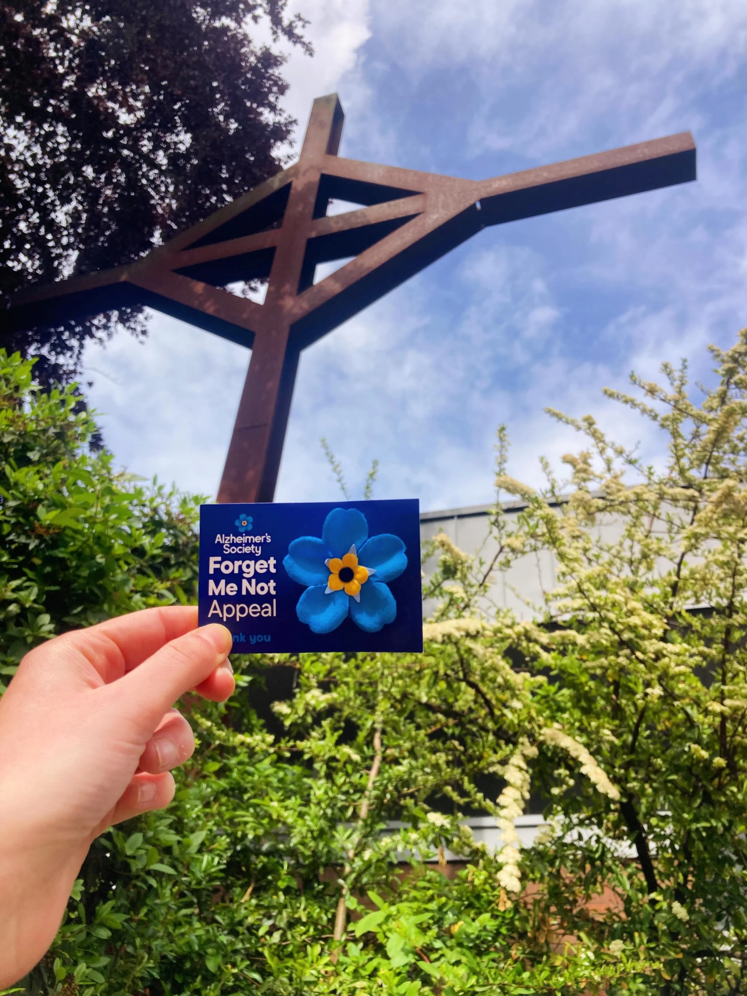 Yesterday, St George&rsquo;s Accessibility Committee commemorated the start of Dementia Action Week by selling pins in support of @alzheimerssoc 💙

Thank you to everyone who donated or purchased a pin, and helped us raise awareness for those living 