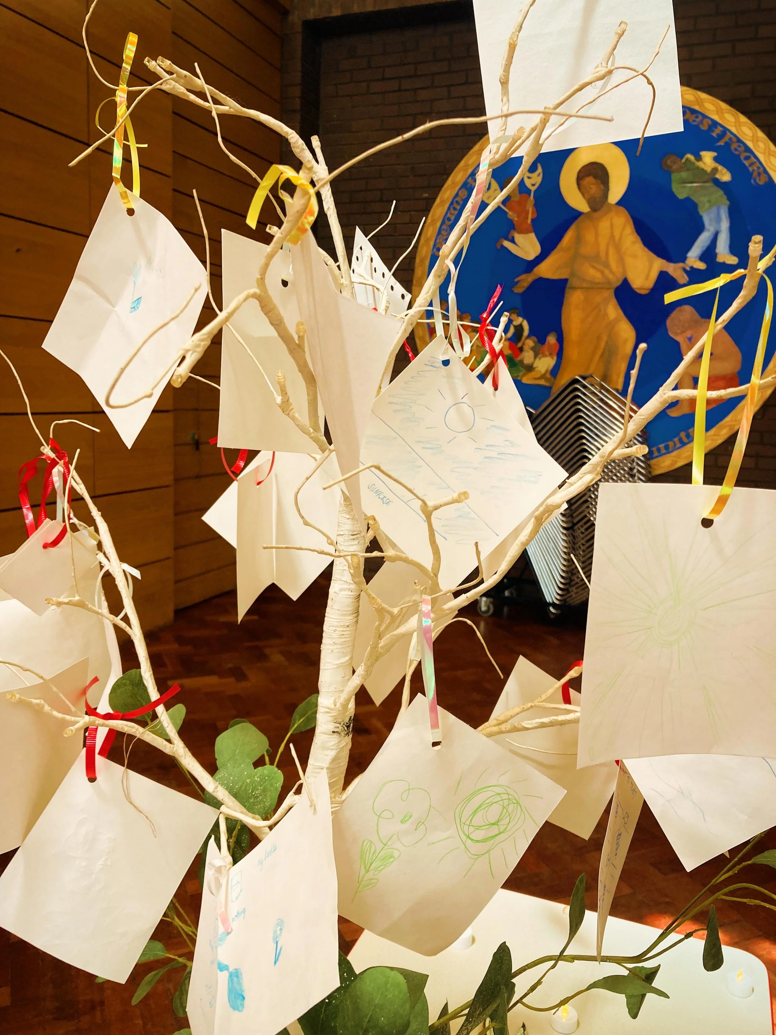🌿✨ Our prayer tree is full of treasure&hellip;

In our All-age Trust &amp; Treasure service, we reflected on the quiet riches of creation: birds, lilies, and all the small signs of God&rsquo;s care that surround us. 

This tree now stands as a livin