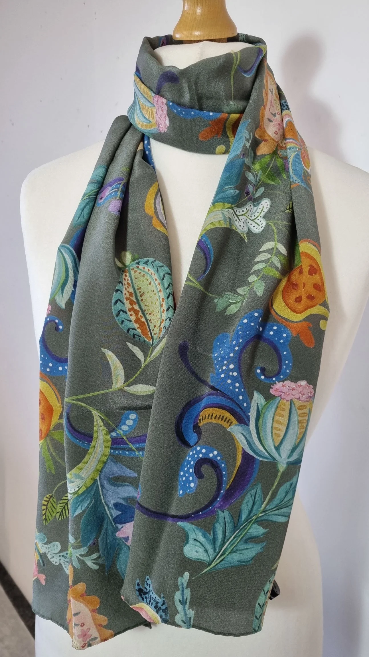 rosie-dog-design-long-scarf-2025-jacobean floral-green (4).jpg