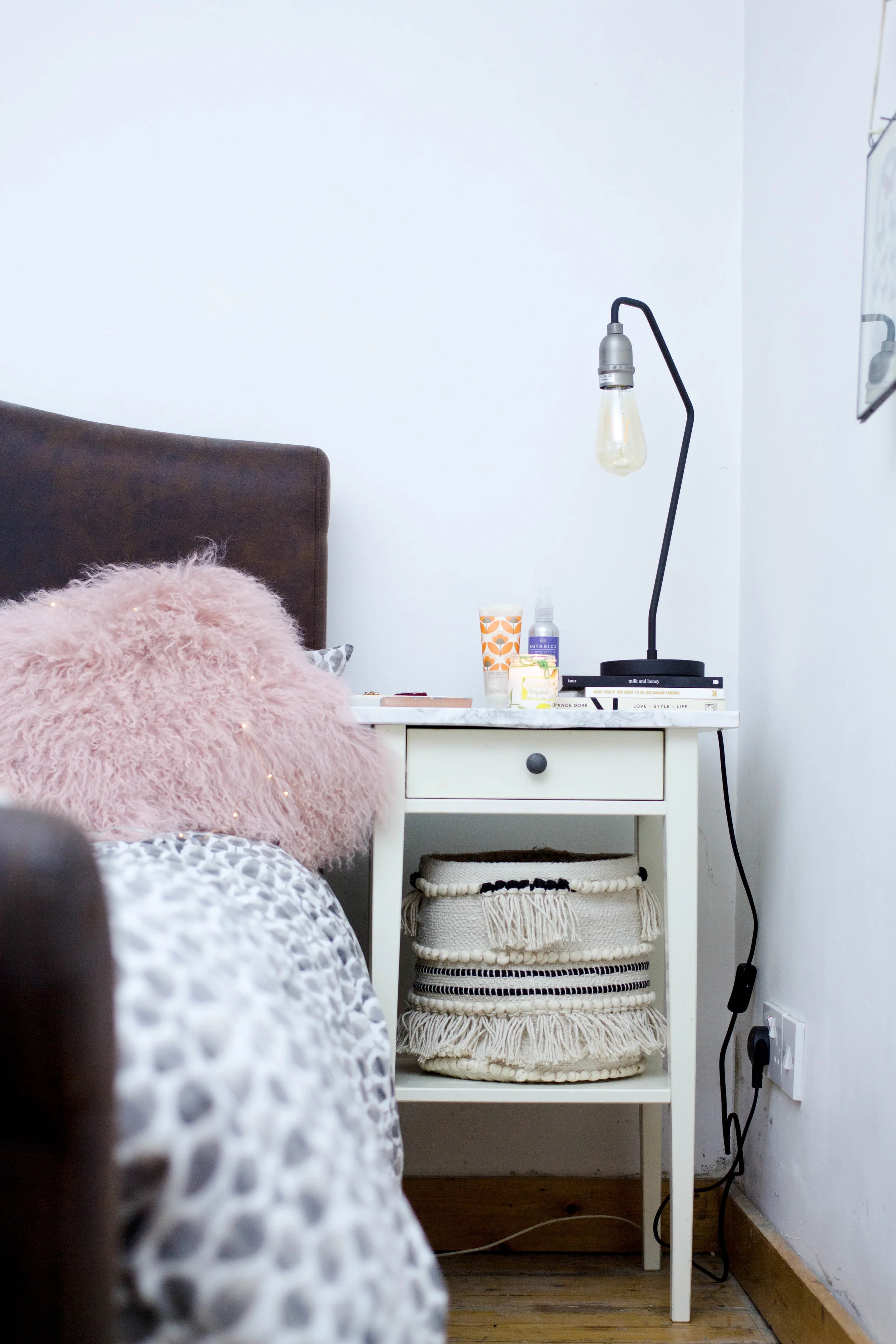 Styling-Bedside-Table-Tips-Rush-and-Teal-9.jpg