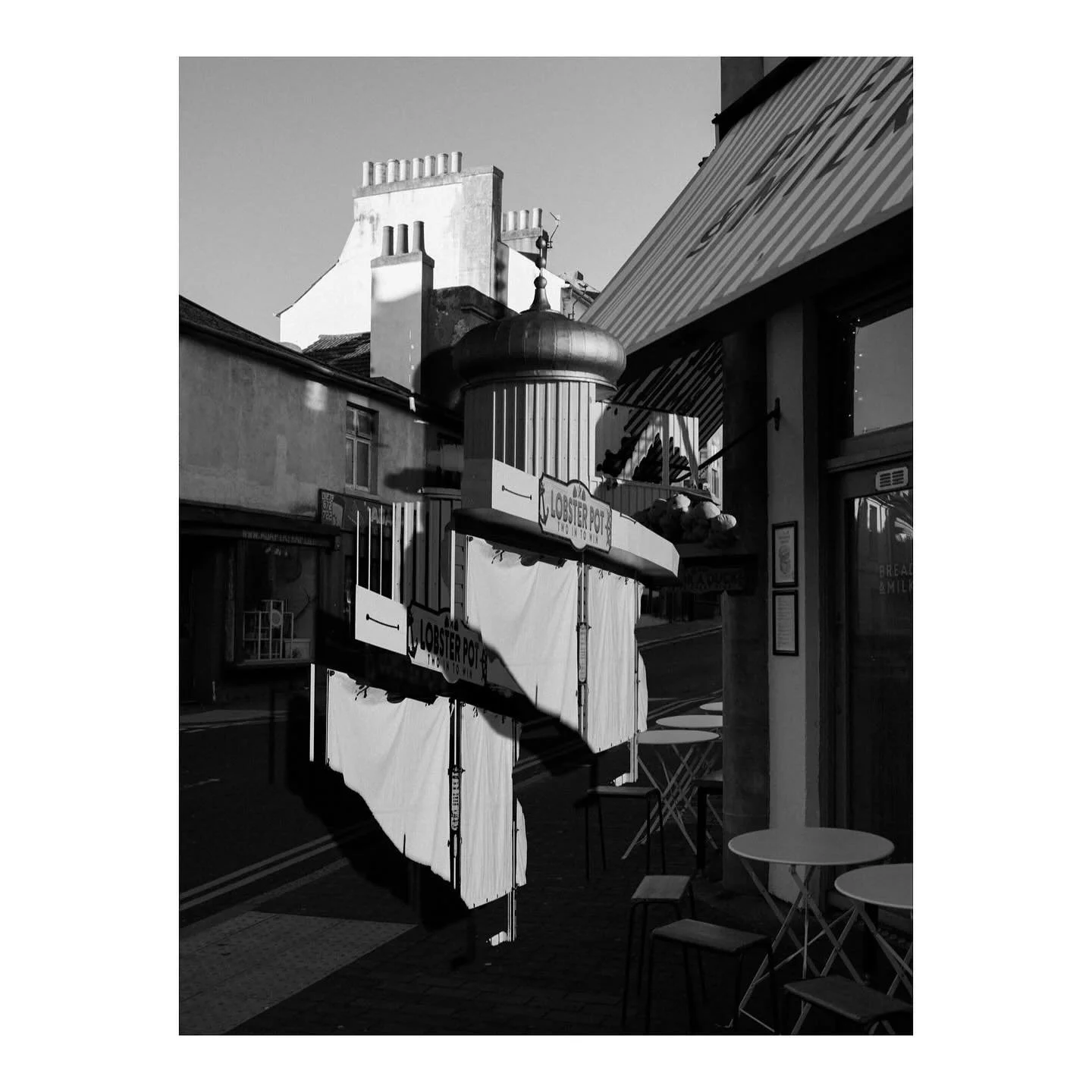 MONOCHROME. #monochrome #blackandwhite #mono #greyscale #mood #currentmood #brighton #abstract #abstractphotography #blackandwhitephotography #streetlife #streetstyle #beyondphotography #monochromephotography #mediumformatphotography #mediumformat #p