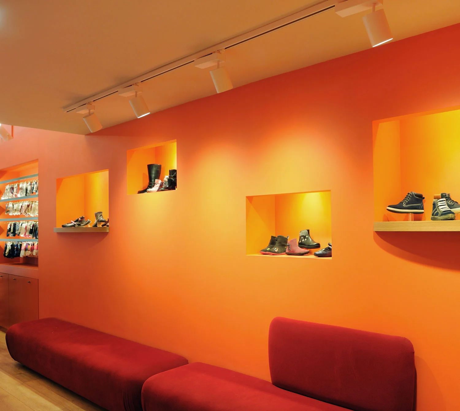 S–S/Mouger Shoe Store