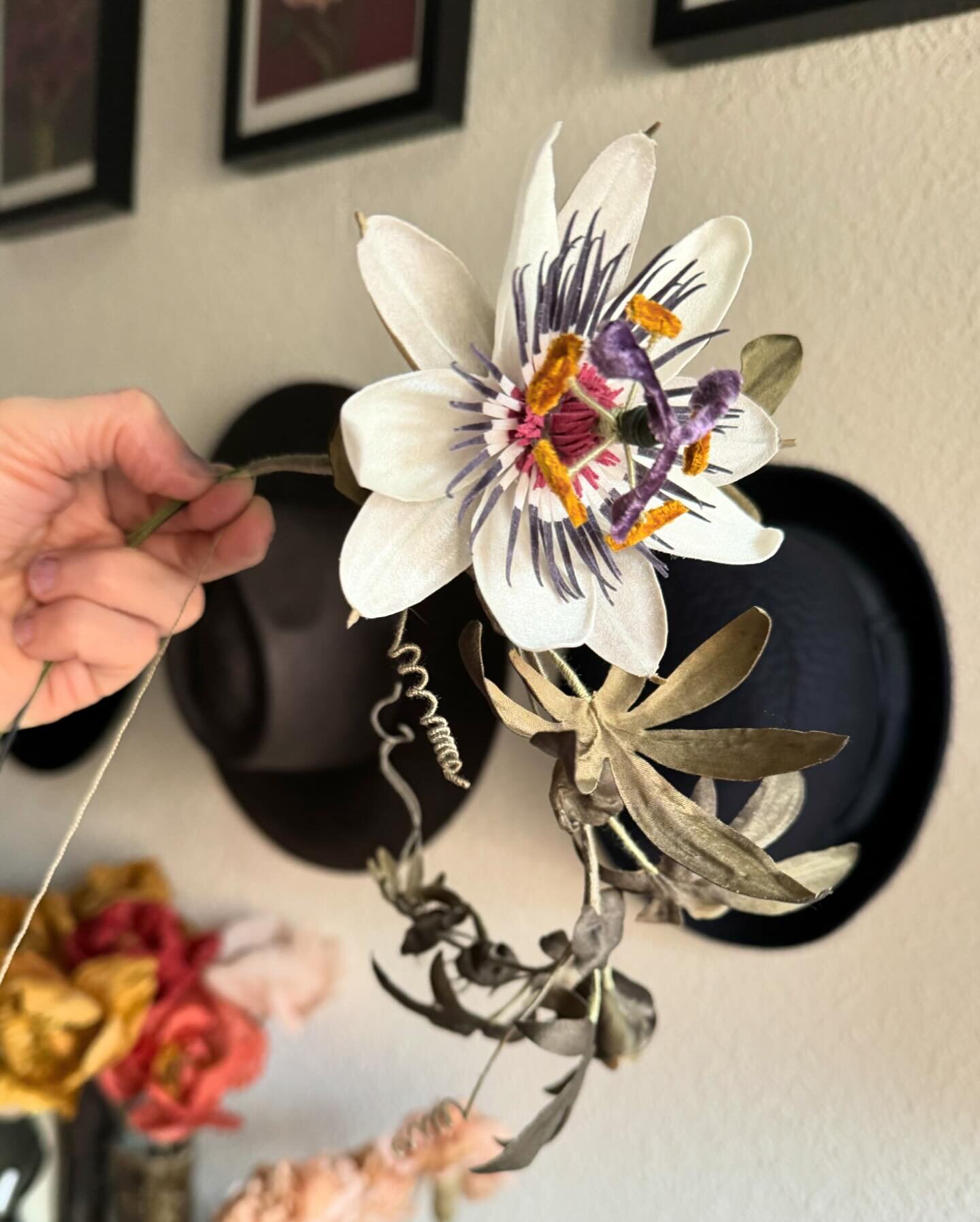 &ldquo;PASSIFLORA CAERULEA&rdquo;
.
In satin silk painted with cochineal and logwood inks, silk velvet dyed with logwood and rhubarb, satin and habotai silk dyed with weld and logwood, silk thread dyed with weld and logwood and myrobalan with iron.
.