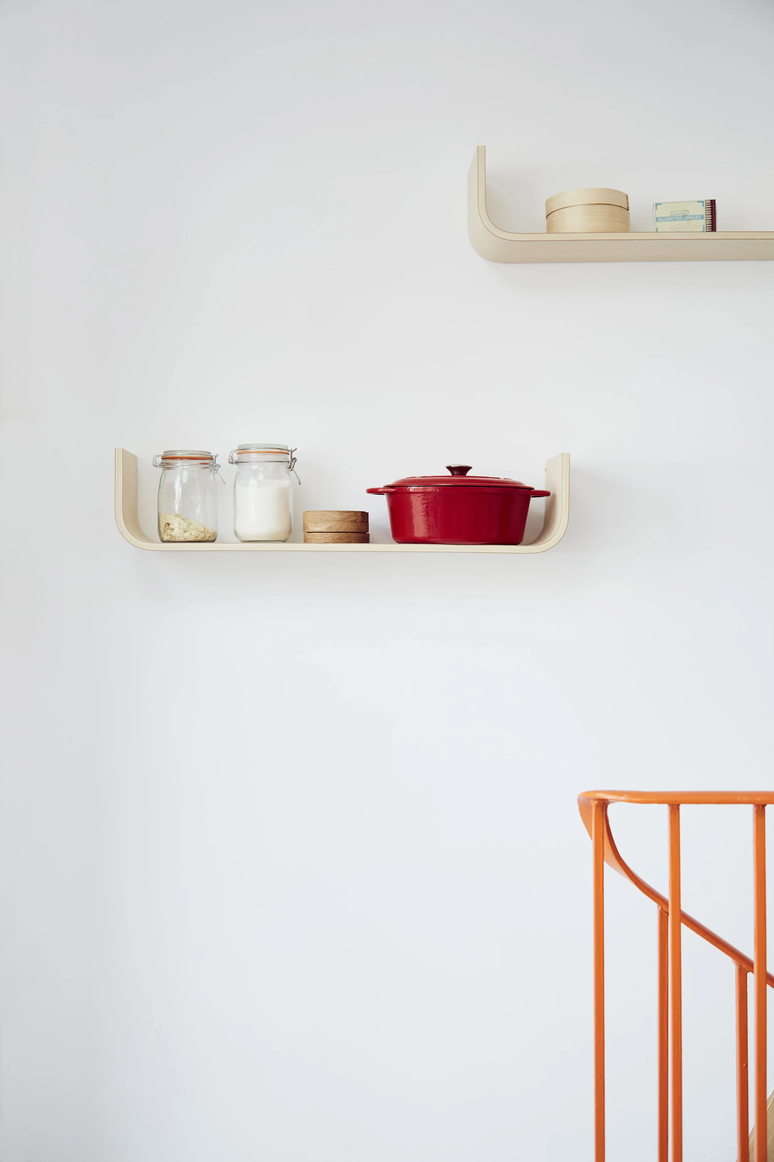Curved plywood U shelf by Lozi