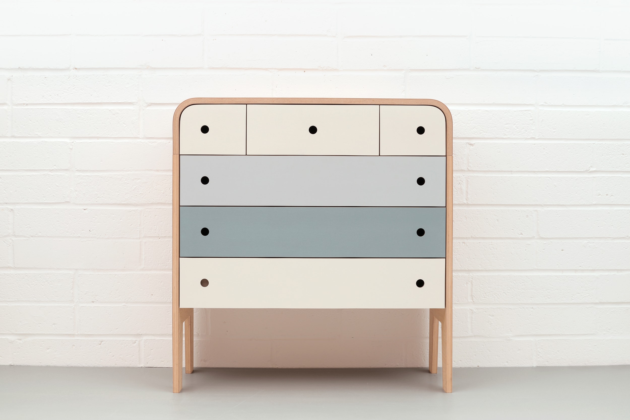 Plywood chest of drawers by Lozi