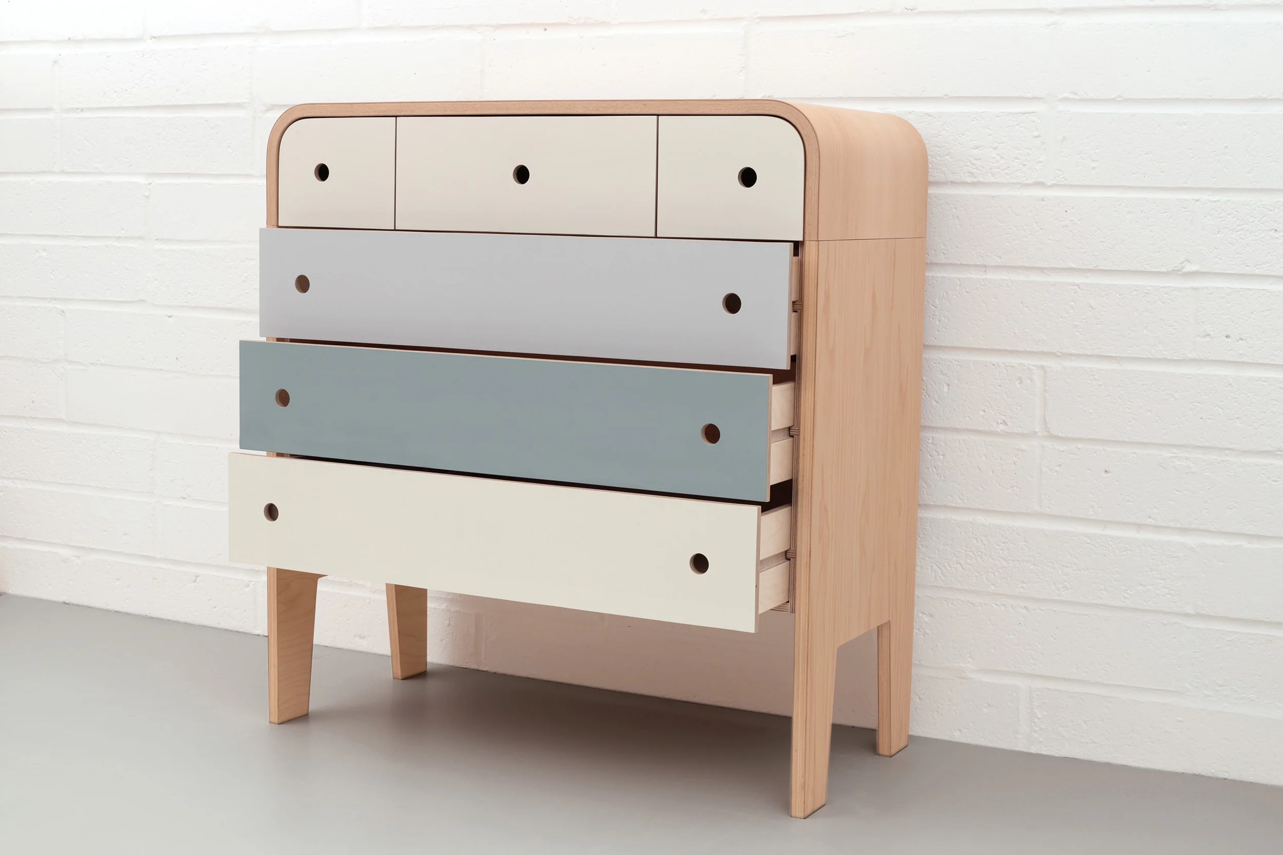 Plywood chest of drawers by Lozi