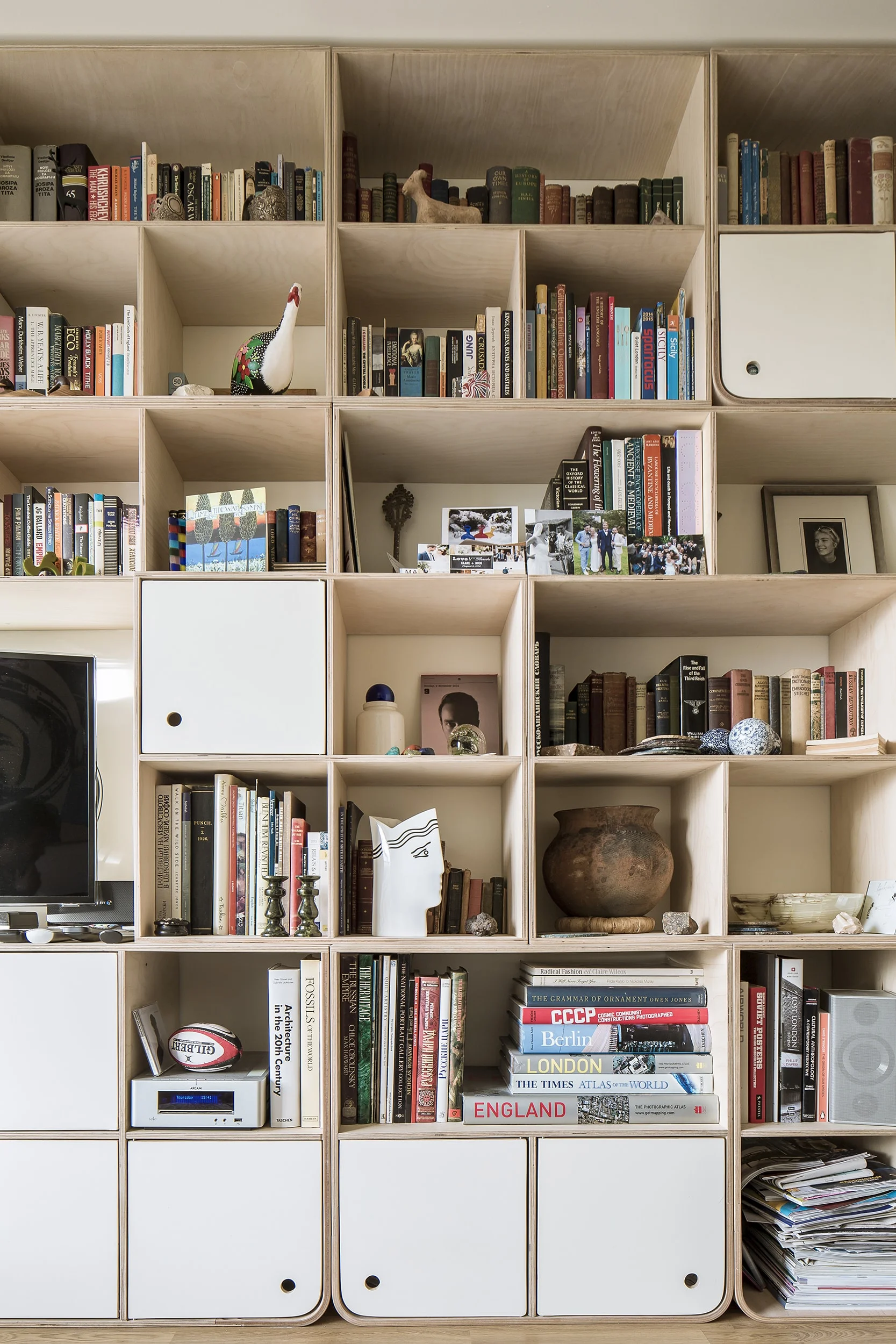 Svett bookshelves 2-min.jpg