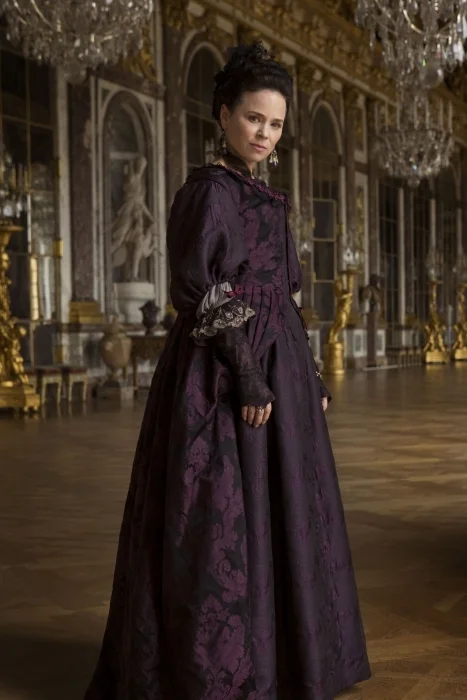 Will fortune teller Madame Agathe (Suzanne Clement) predict the rise or fall of the King?