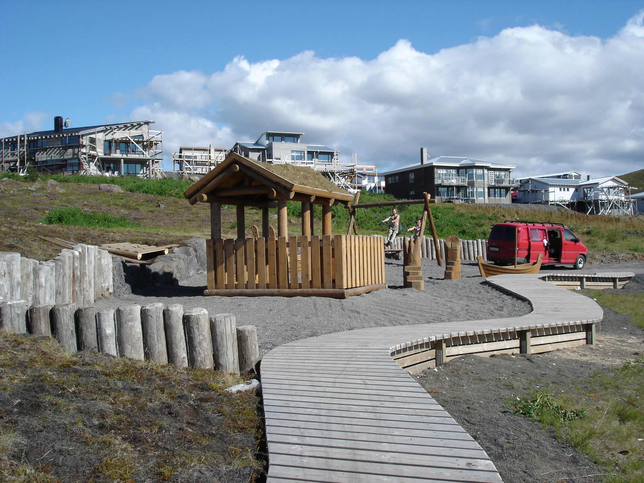 Erluás leiksvæði.JPG