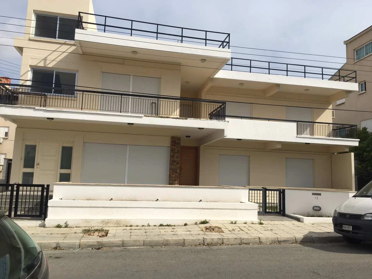 Πωλείται διώροφη οικοδομή στην Ακρόπολη