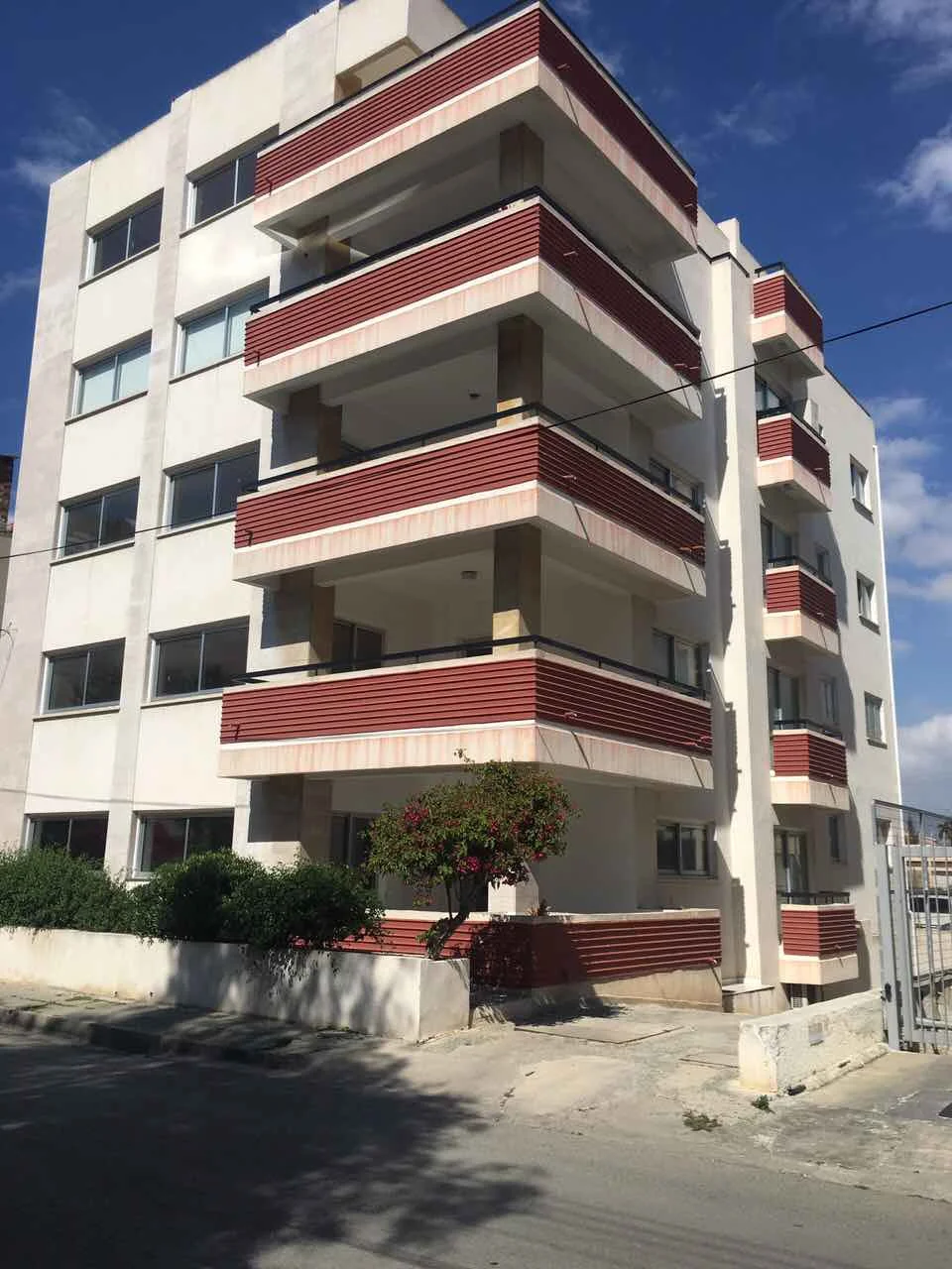 Πωλείται πενταόροφη οικοδομή περιοχή ΑΤΙ