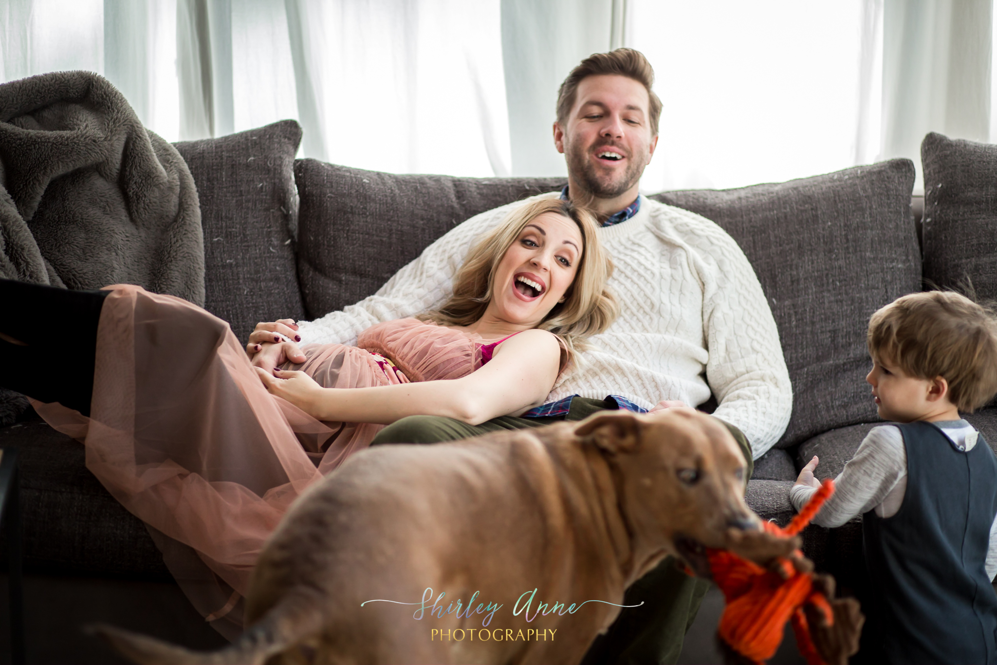 family photographer with expecting mom