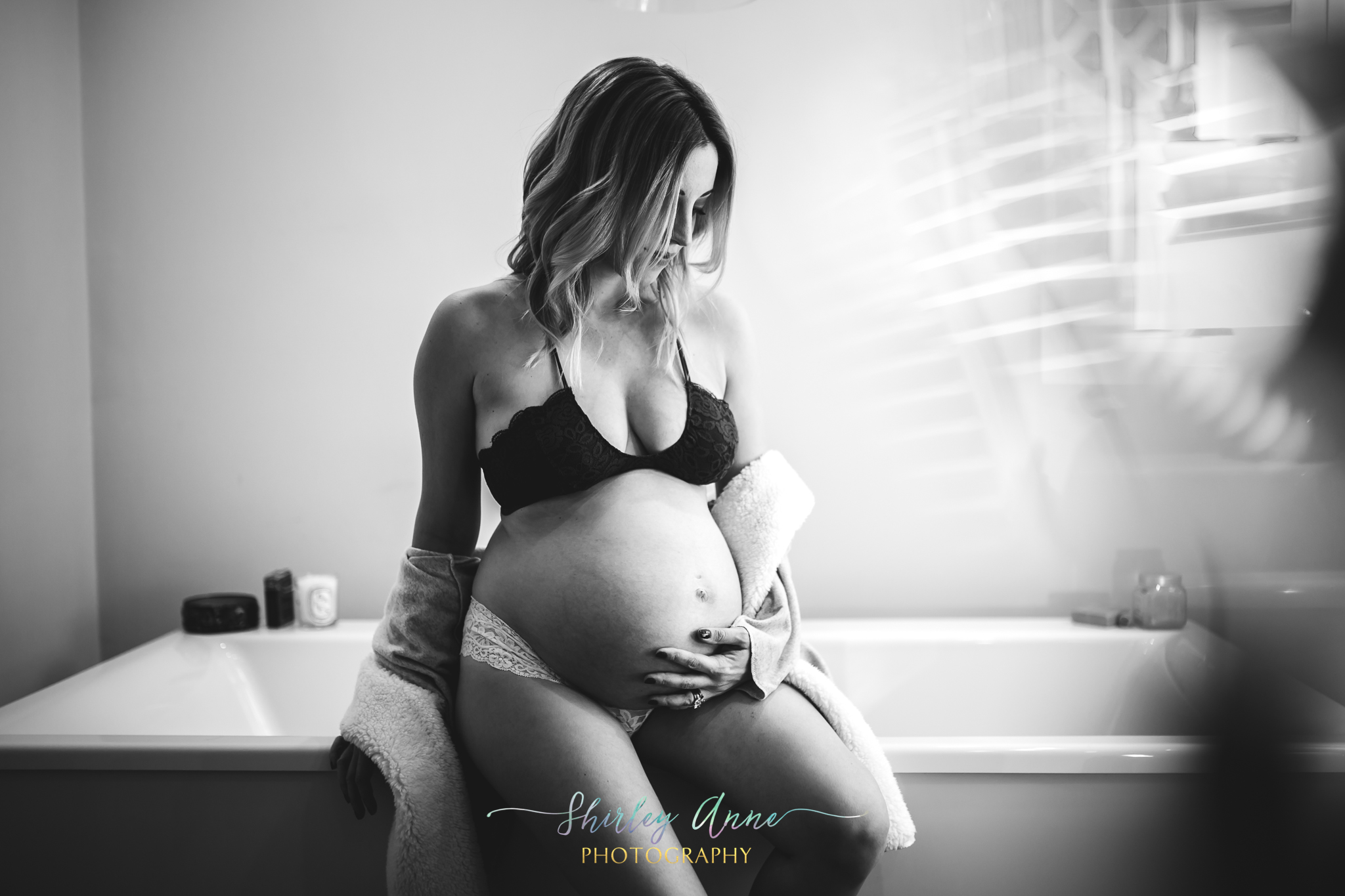 boduoir maternity session in home