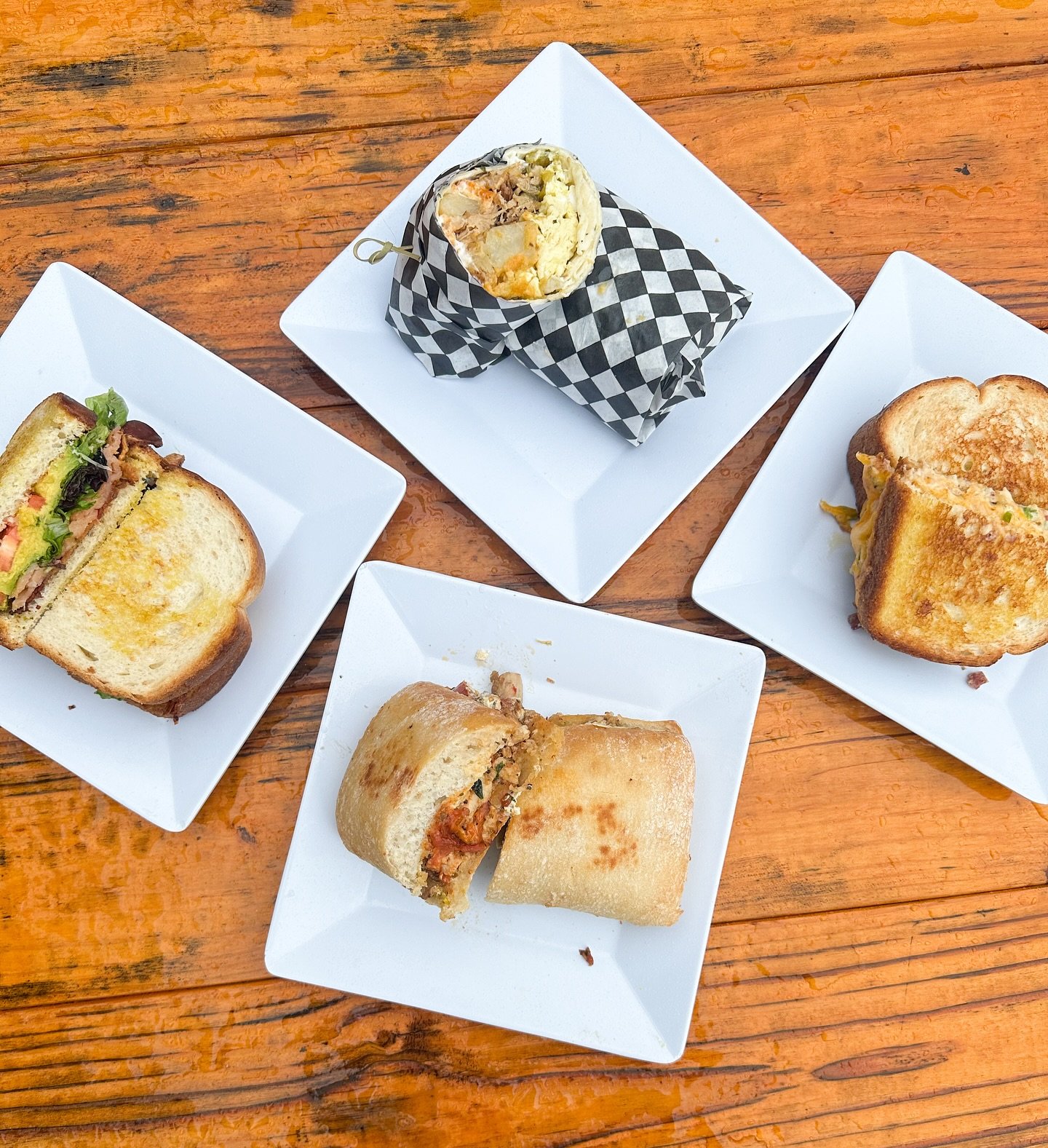 On Thursdays&hellip; we drop specials 😎

📸: This week Tick or Treat yo&rsquo; Self to New Specials. 
🎃Jalape&ntilde;o Grilled Cheese
🍅 Toasted tomato, goat cheese and chicken ciabatta 
👻 Salmon BLT w/ Old Bay lemon aioli
🪦Slap yo&rsquo; Mummy (