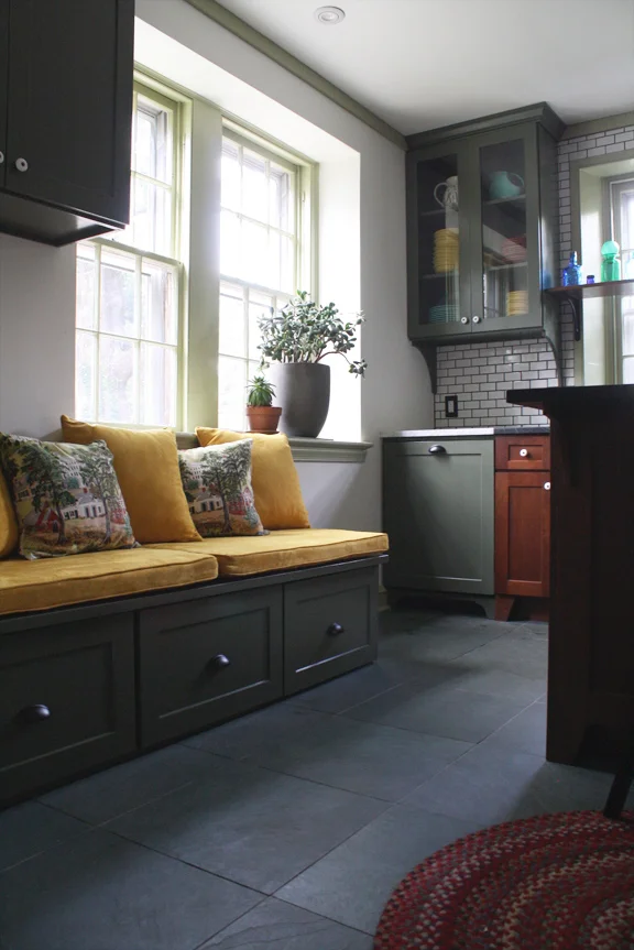 Create lounge seating in your kitchen | Airy Kitchens