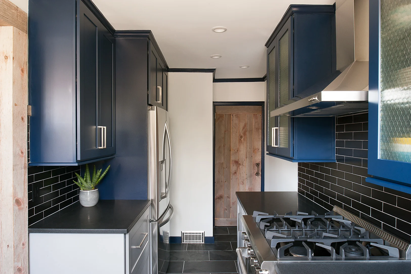 black.kitchen_from.side.jpg