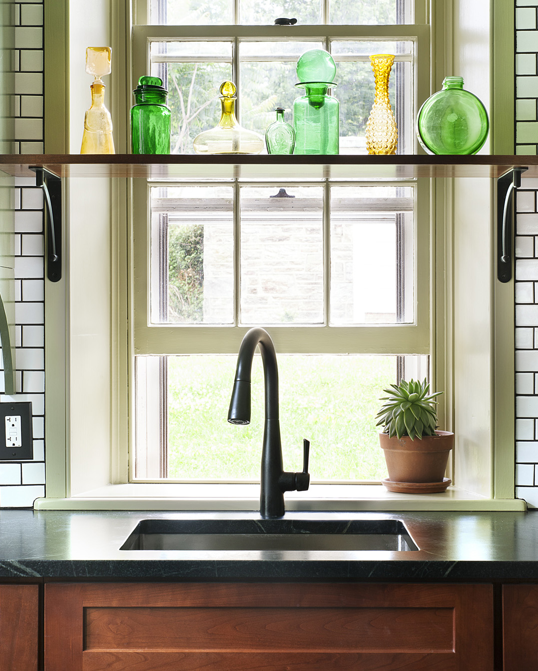 Matte Black Kitchen Hardware.jpg