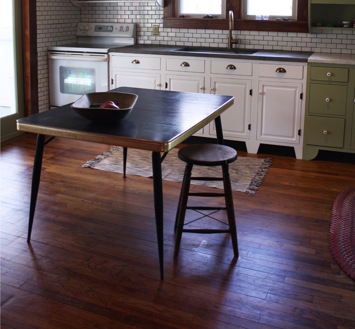 Best Floors For Your Kitchen Renovation, Ceramic Tile Or Laminate Wood Flooring In Kitchen