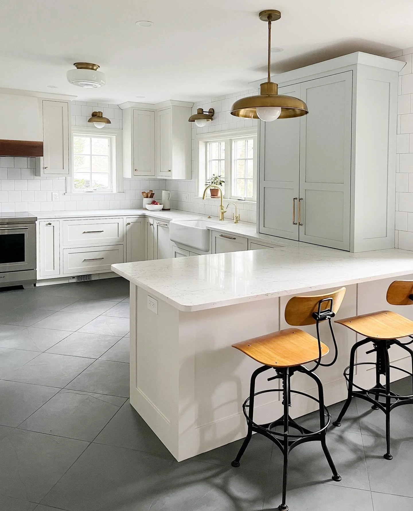 Our newest cabinet color Warm White offers a soft neutral base to layer on other colors like this blue heron appliance garage and the grey slate floors at our #balahomereno project. We&rsquo;ve seen a big demand for this color and we just love it!
.
