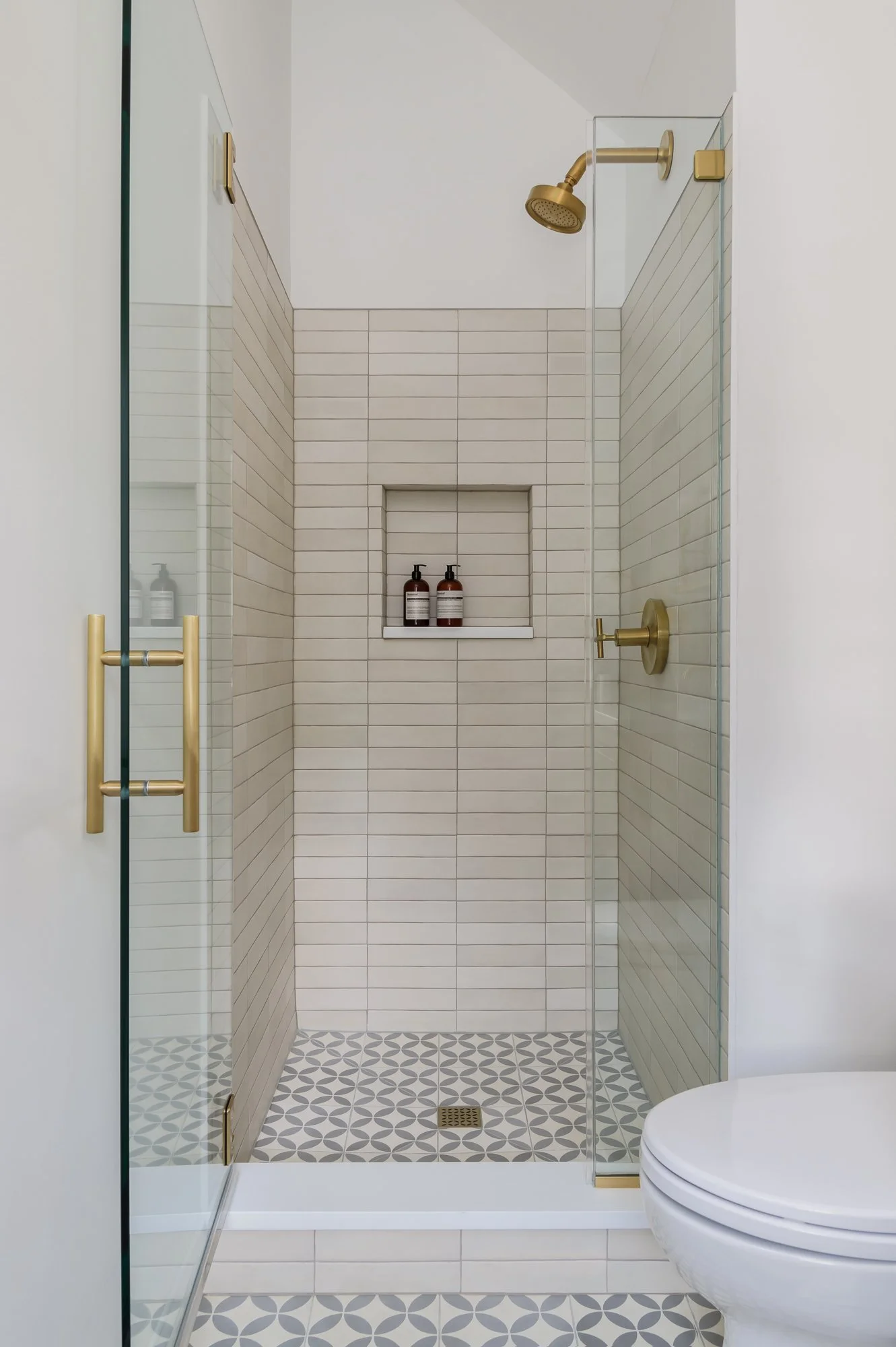 Modern shower Design.jpg