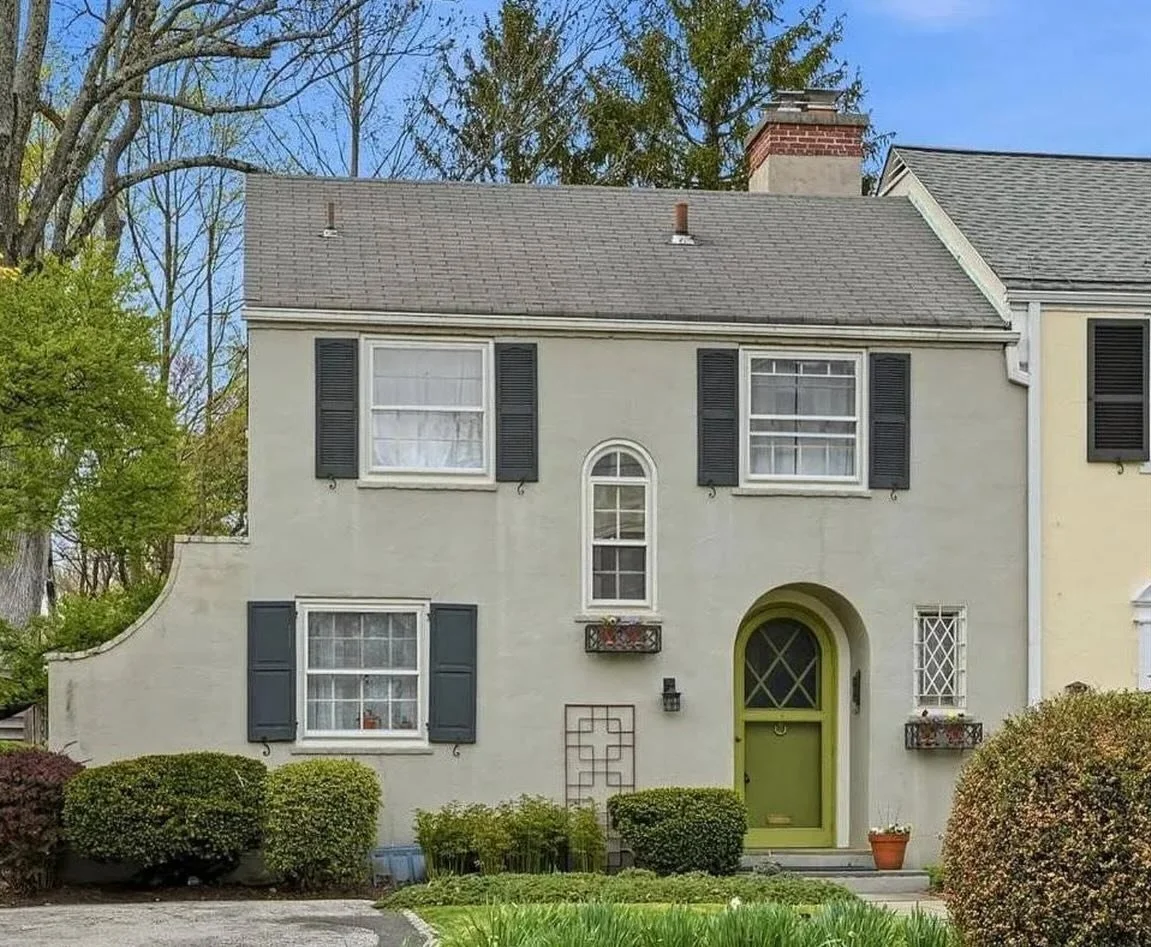 It&rsquo;s #fixerfriday and we found the perfect little house for someone looking to downsize in Chestnut Hill. The curved staircase, bay window, built-ins, and garden are dripping with charm. 
The narrow kitchen is filled with windows, but cut off f