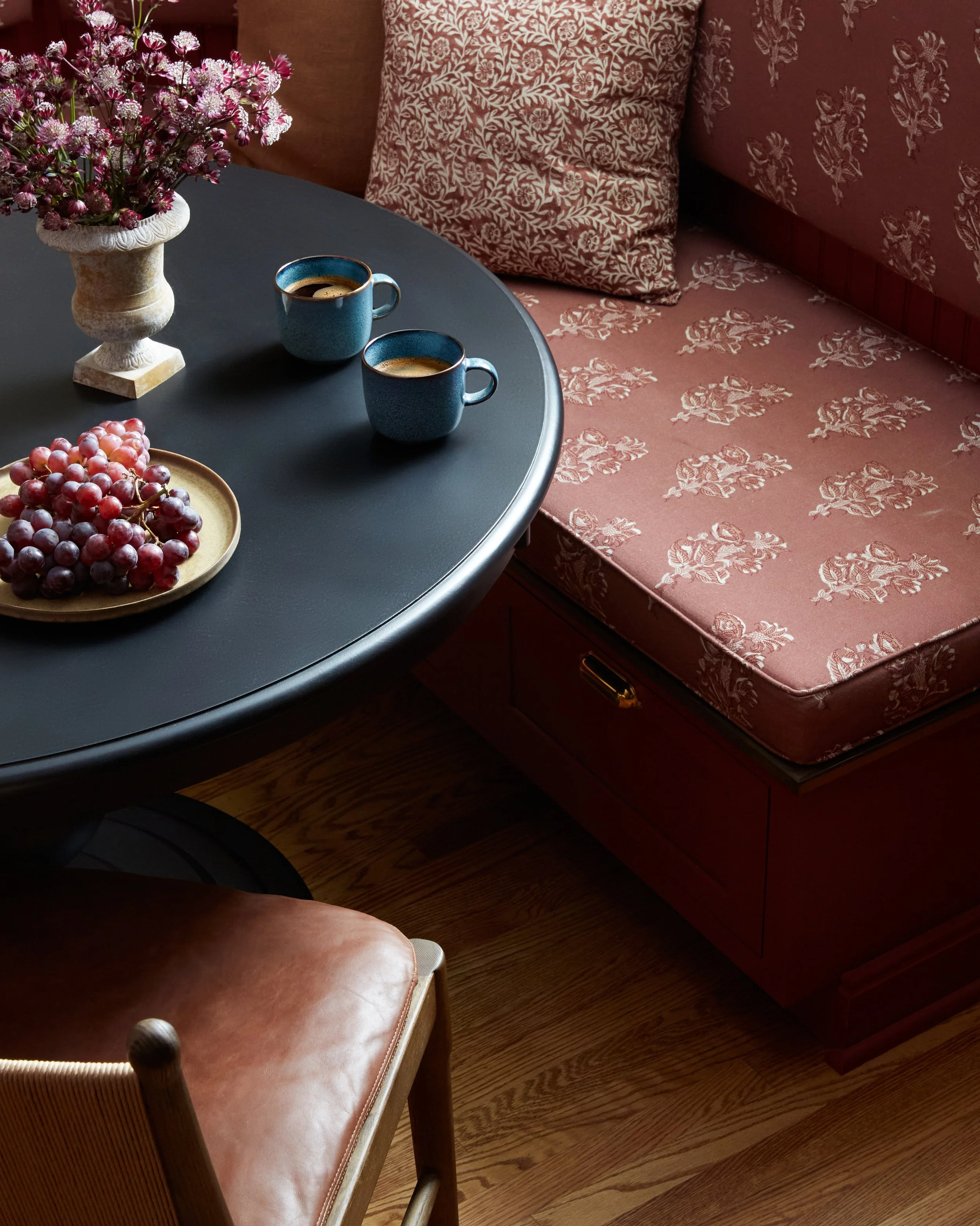 Kitchen_Seating_Vignette.jpg