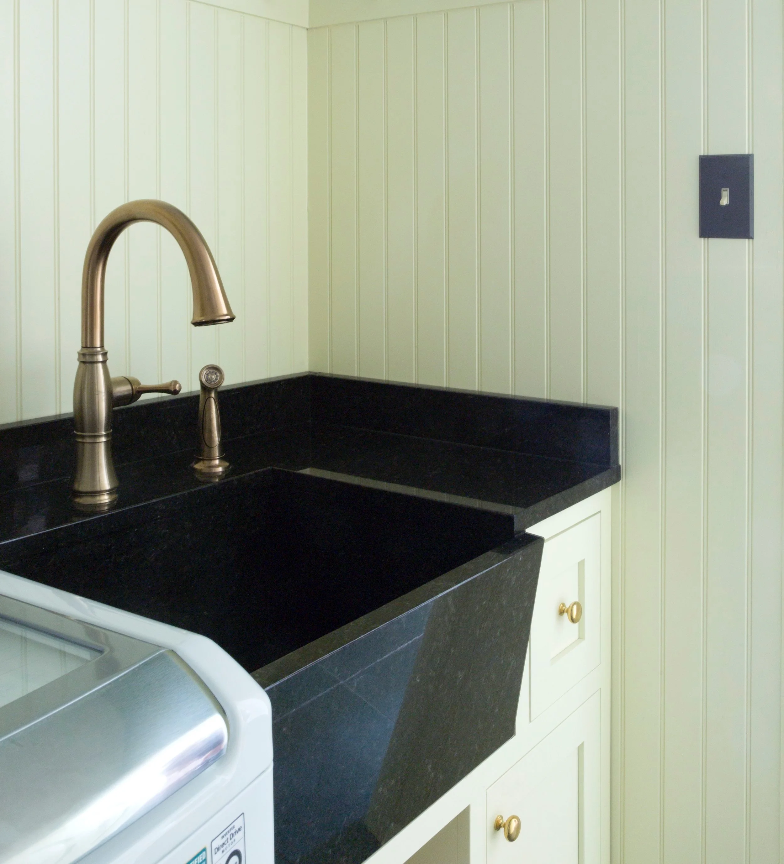 Porcelain vs Fireclay vs Cast Iron - Which Sink Materials Are Most ...