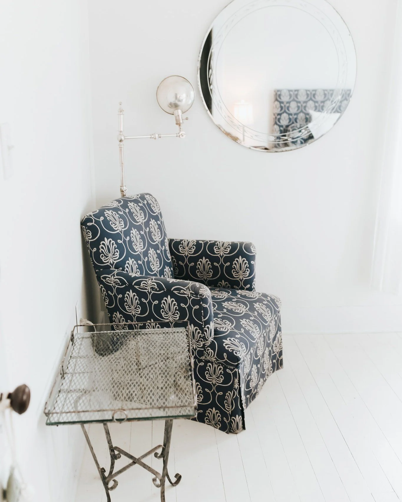 Sunlit rooms made for coffee, reading, and real rest. 🤍