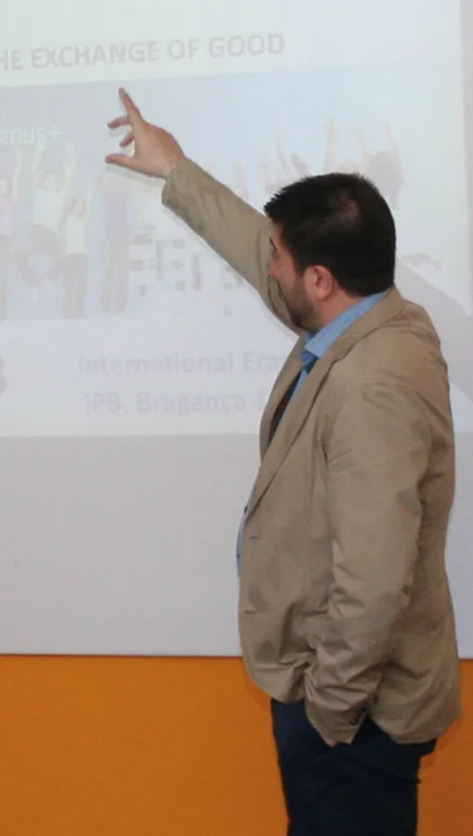 Jose_Lopez_Vicario_profile.jpg