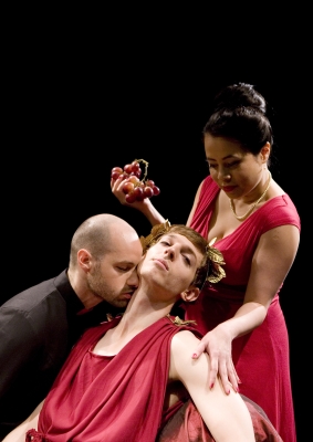 Elastic Theatre, Intrusion; banquest, photo by Ludovic Des Cognets, 2012