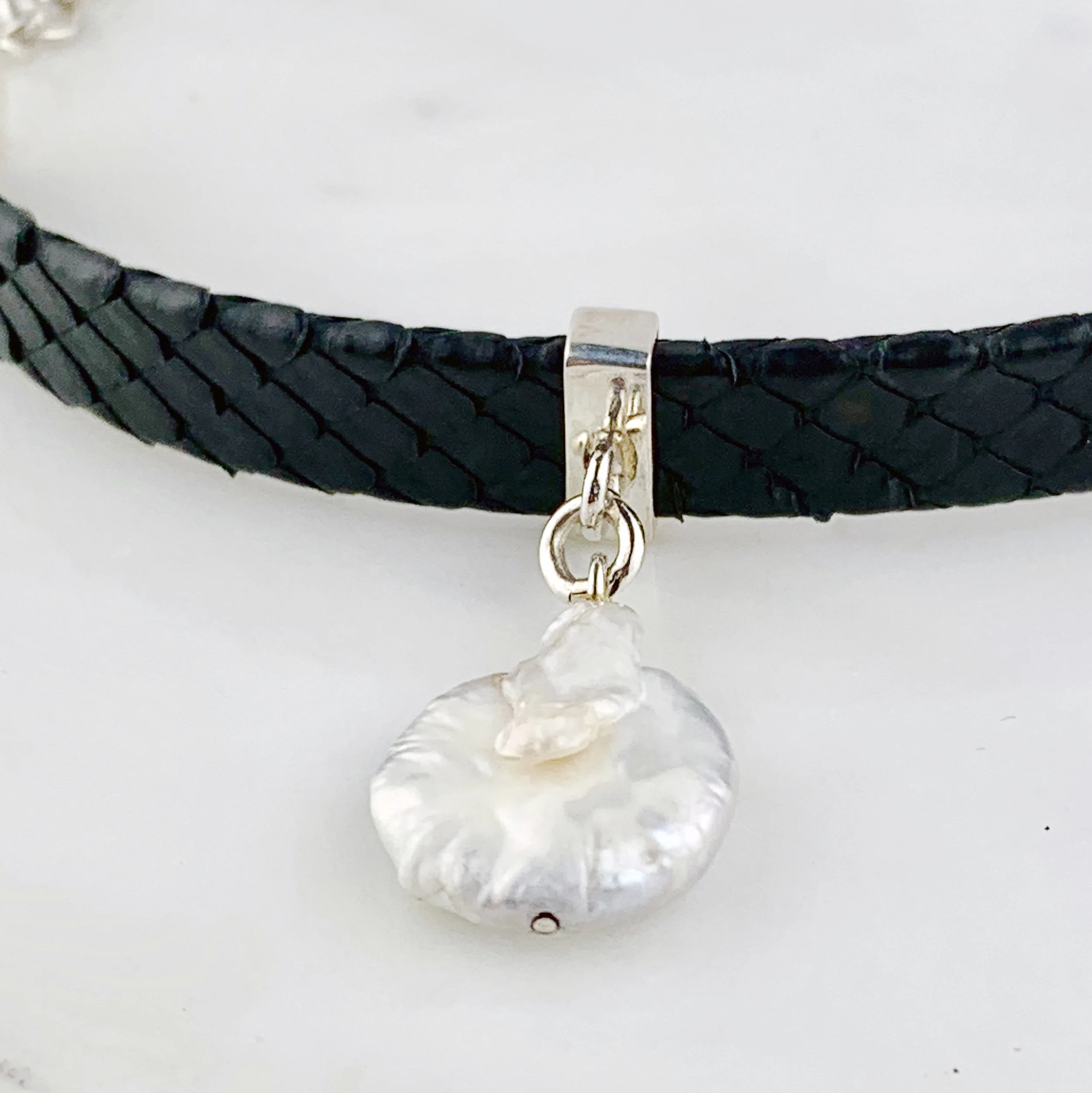 bracelets_b-18_b.jpg