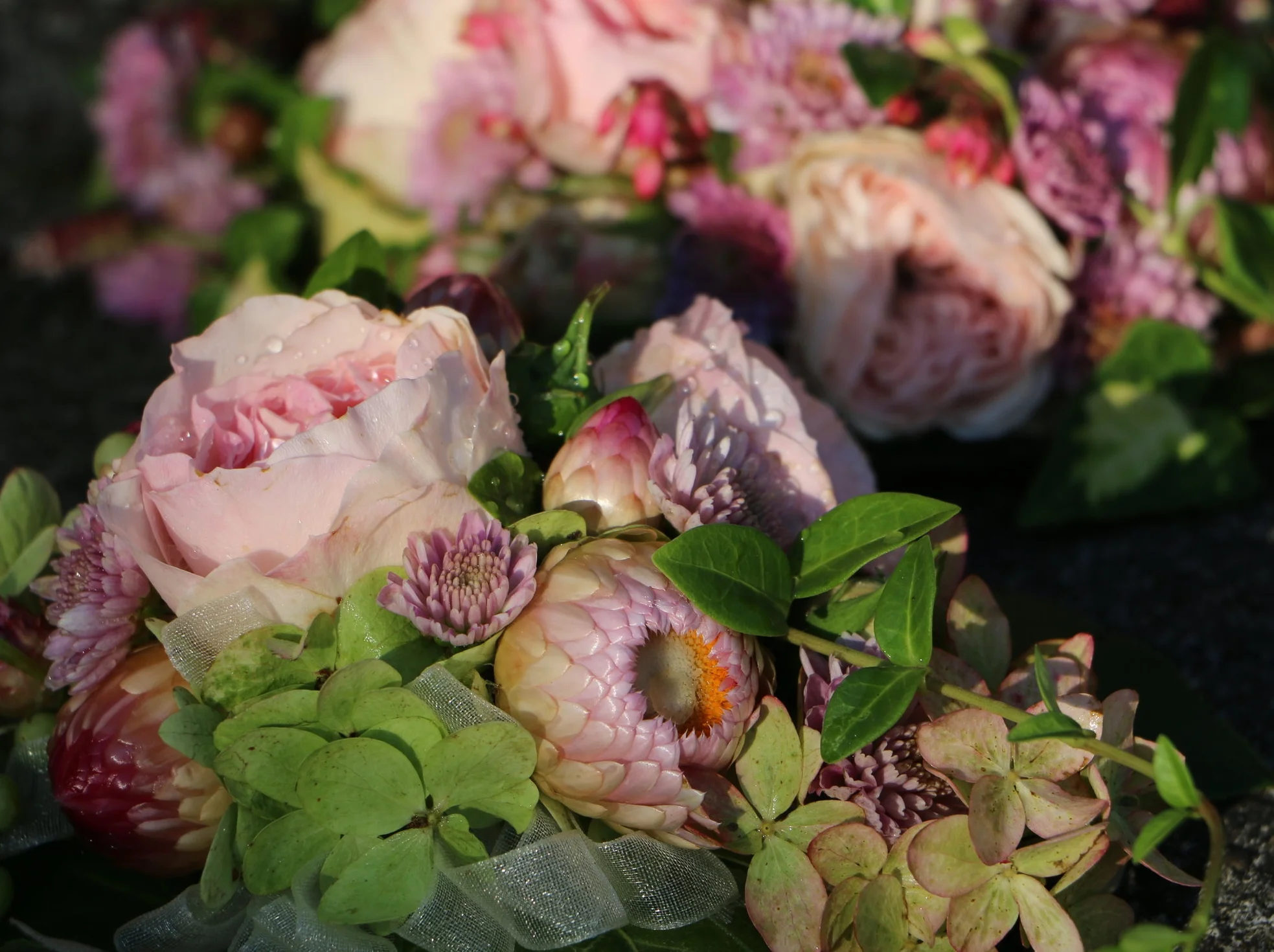 Hochzeitsblumen für das Handgelenk
