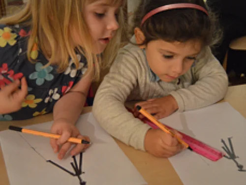 Working together learning to draw a tripod in 3d for the final poster of the project