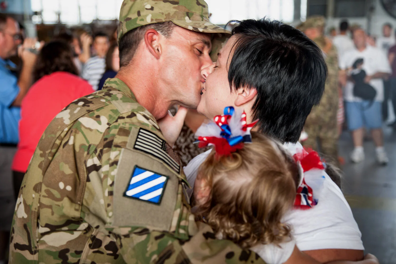  Hunter Army Airfield, Ft. Stewart Homecoming in Savannah, GA. Military photography non-profit Operation Love Reunited, OpLove, professional photography sessions to military families and members who are getting ready to deploy, who are currently depl
