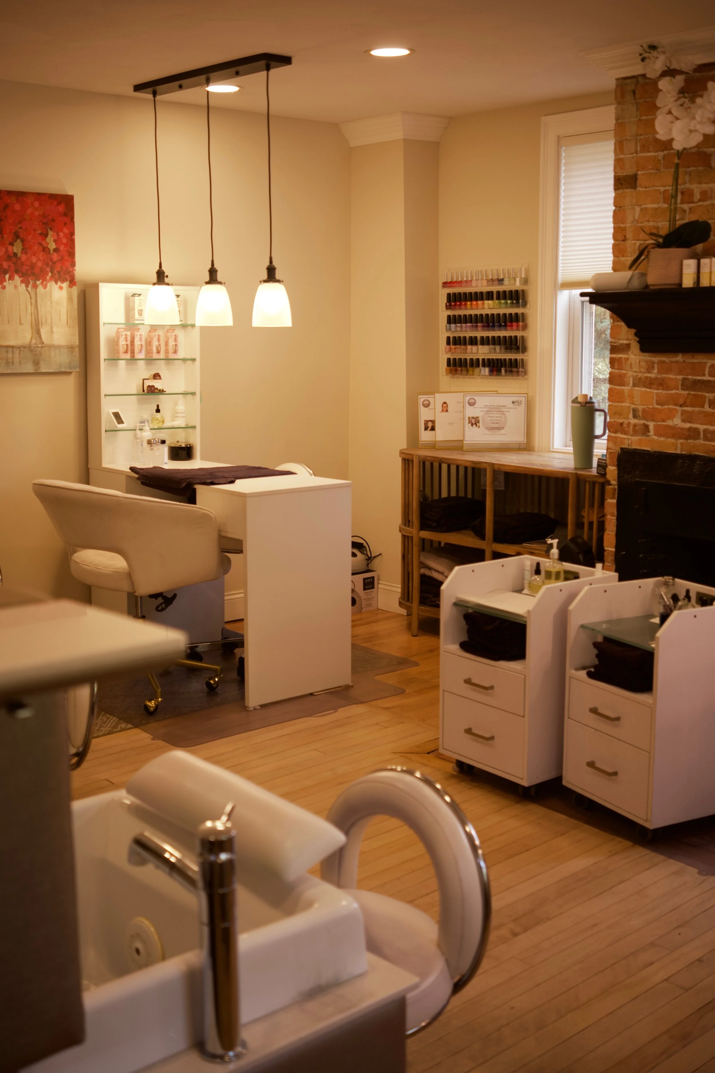Nail room 1.JPEG