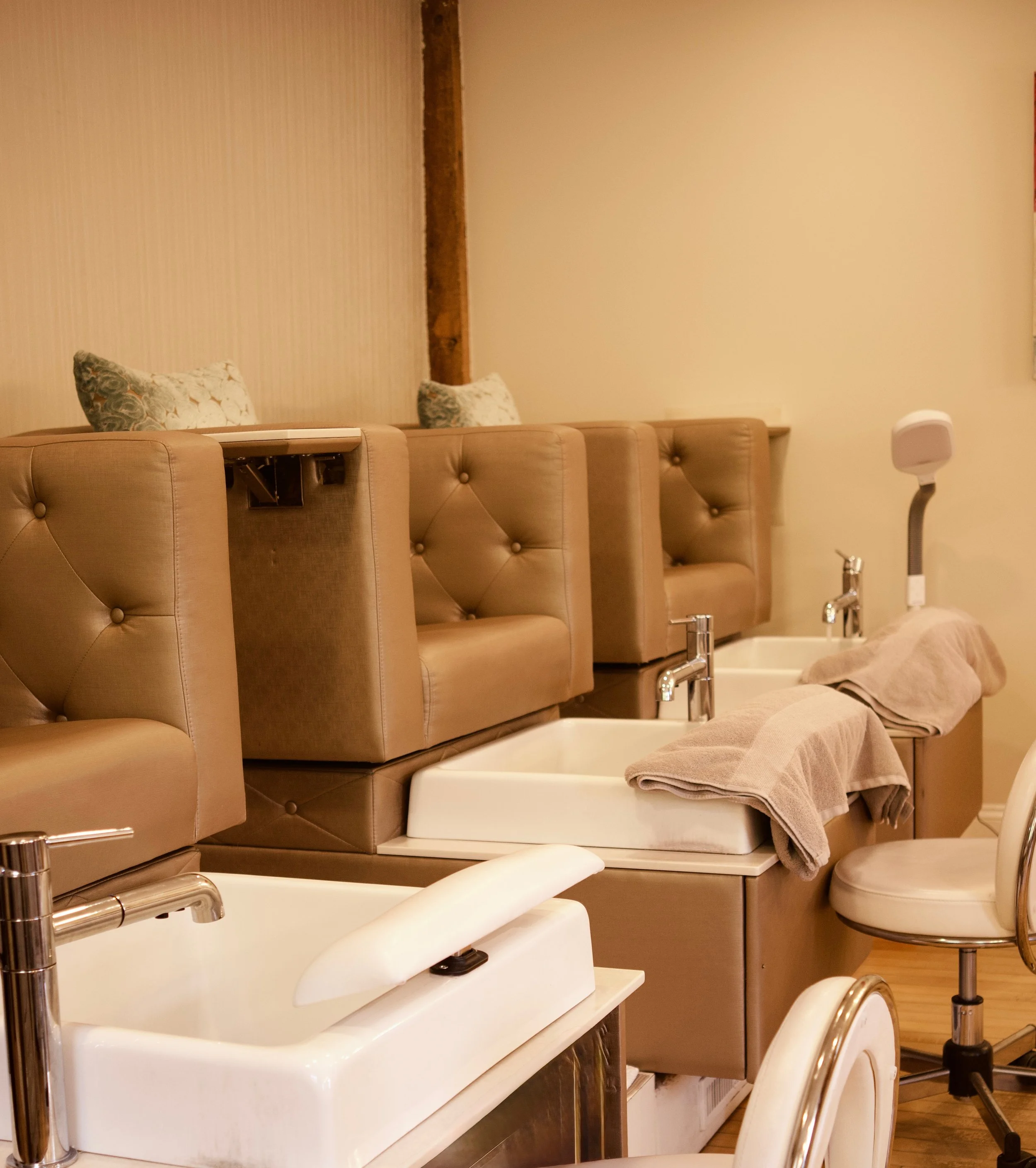 Nail room 2.JPEG