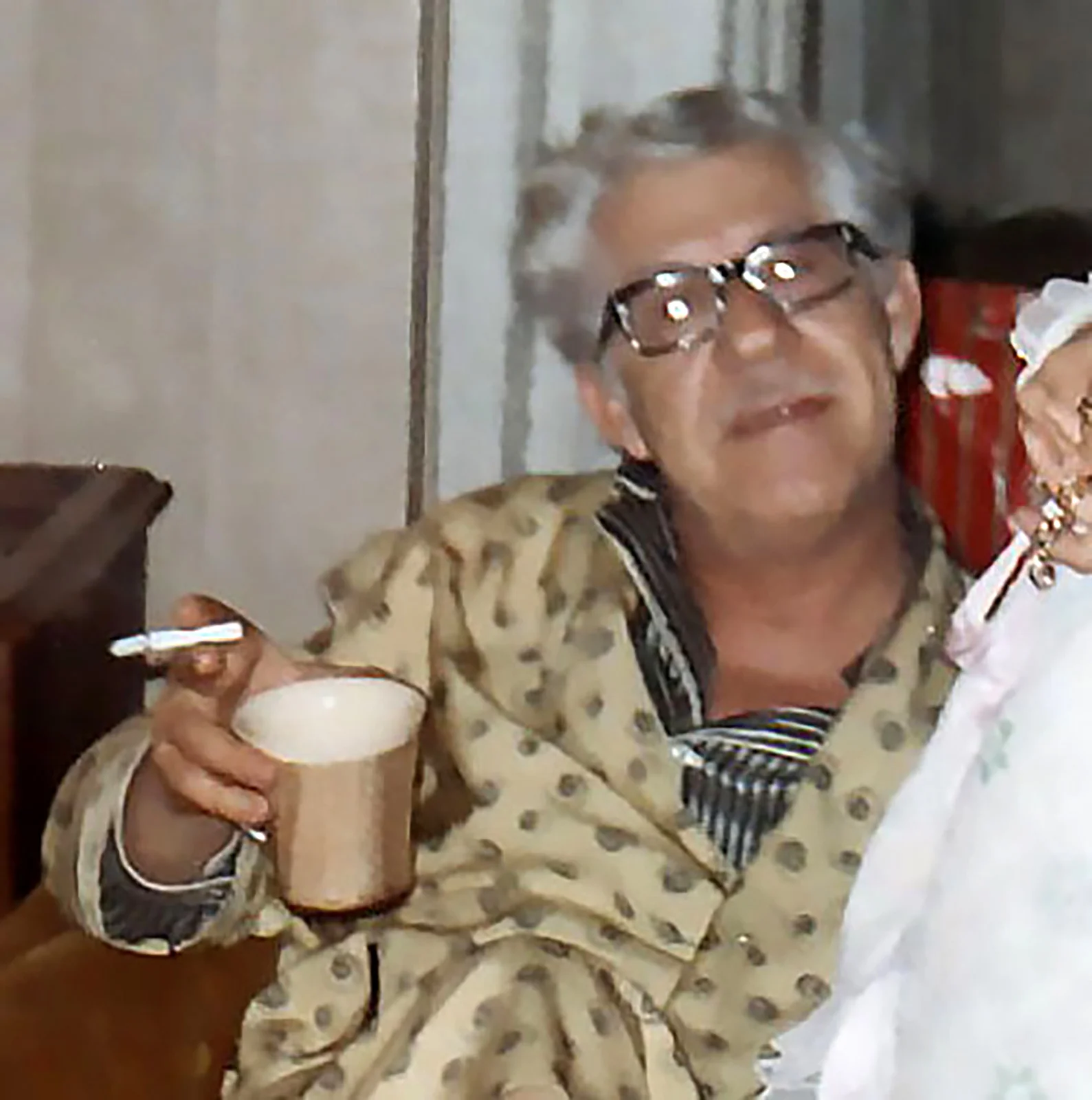 Harry+with+drink+in+hand.jpg