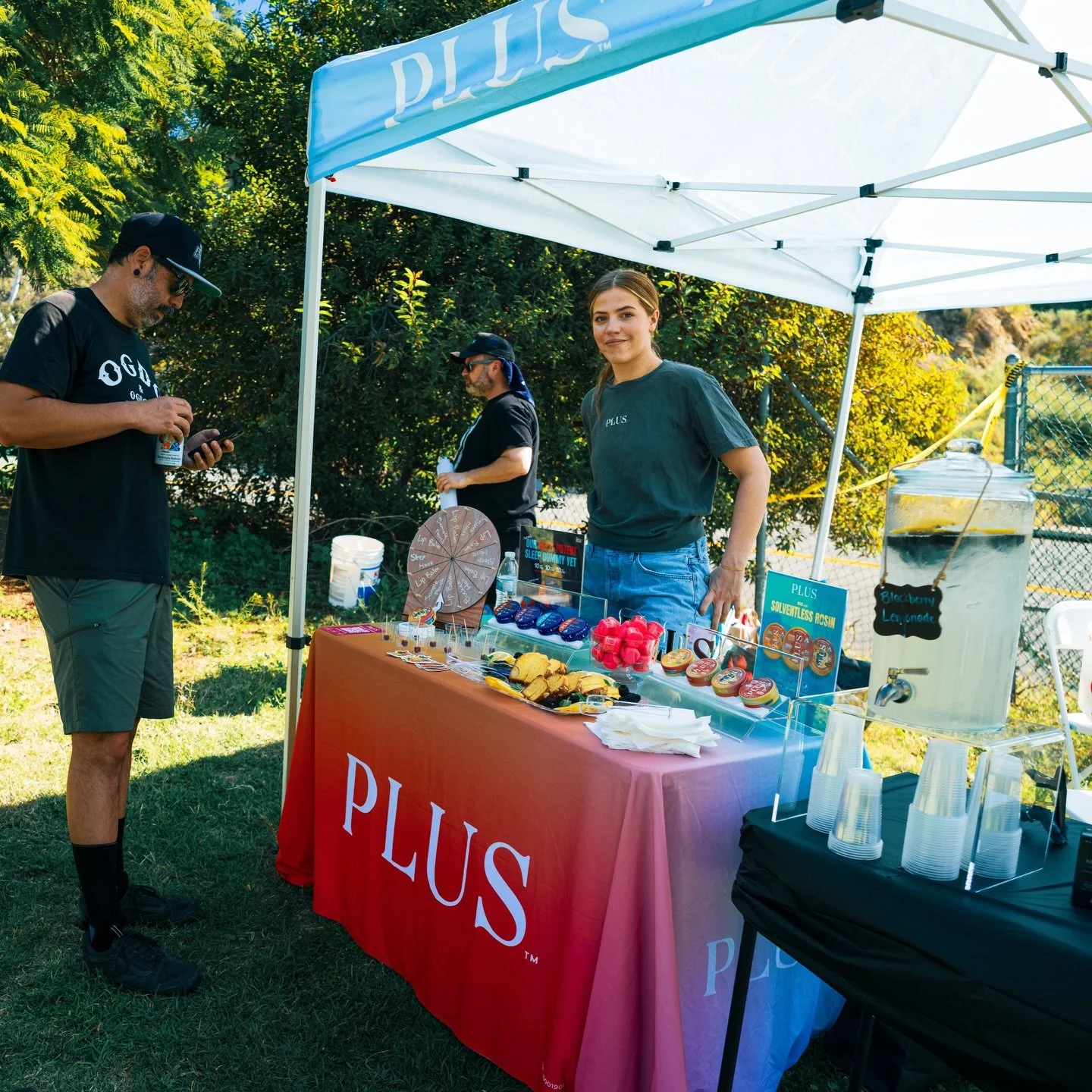 Sun out. Discs flying. Booth buzzing. ⛳️☀️

Cali Flower Open did not disappoint.
Always a good time showing up for community!