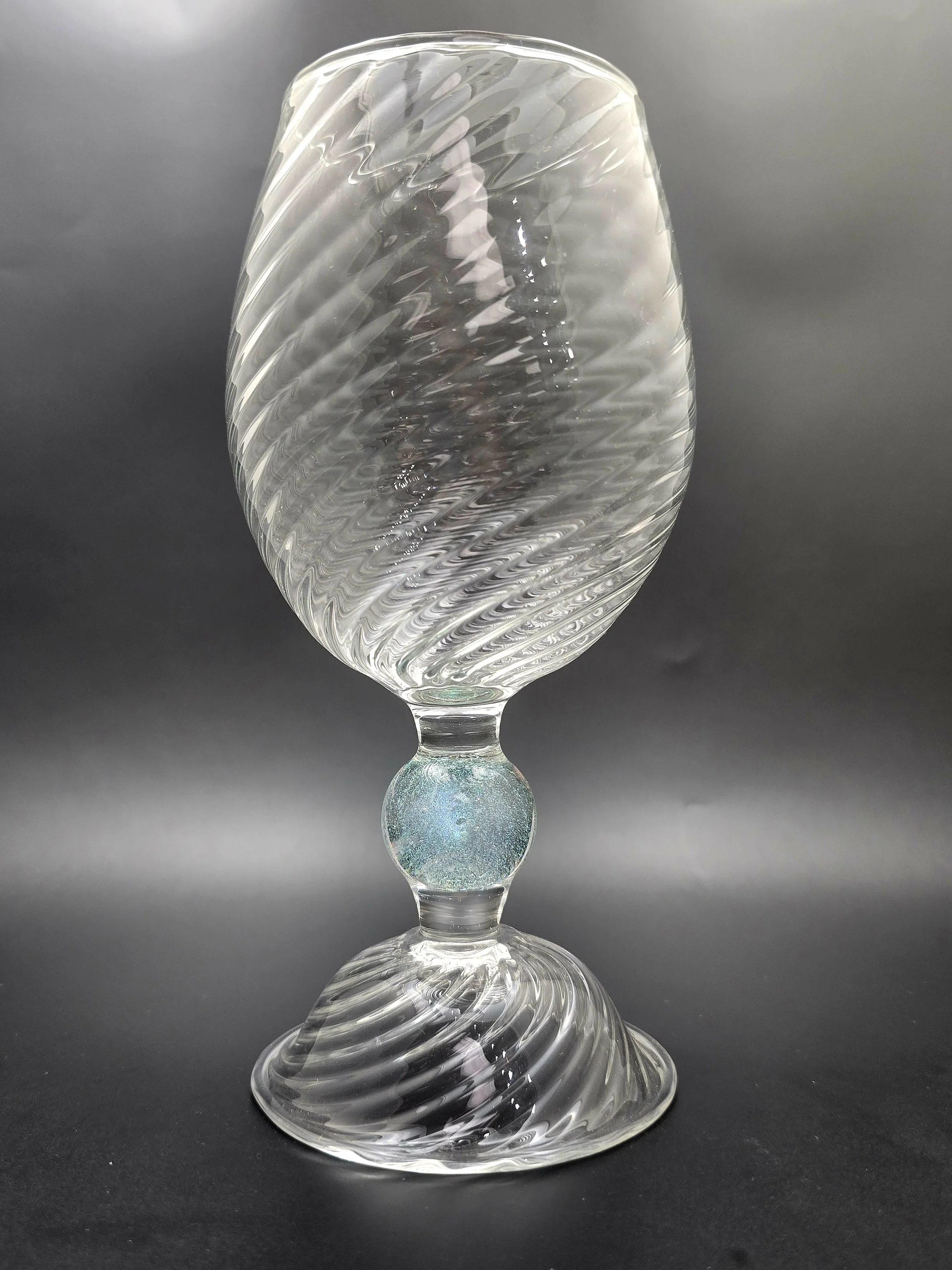 Textured wine glass w/dichro marble
