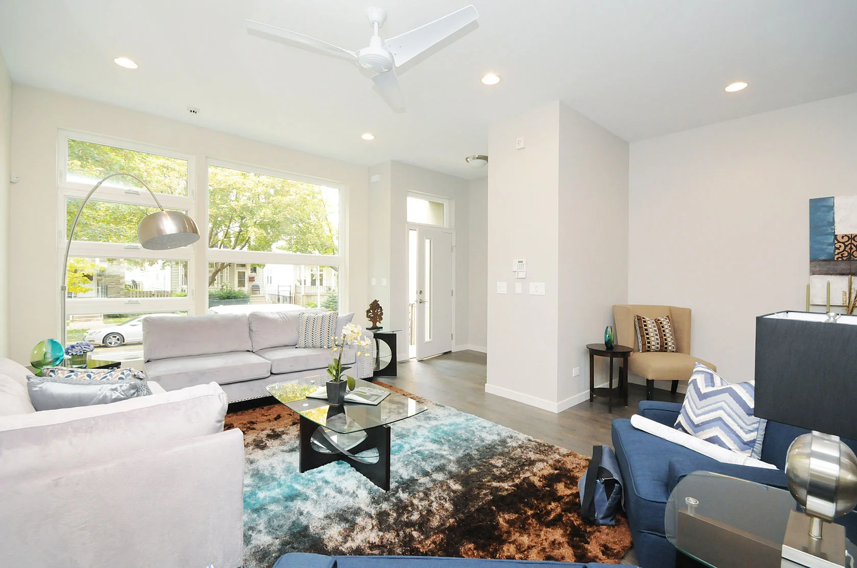 3727 N Francisco new_1liv2.jpg