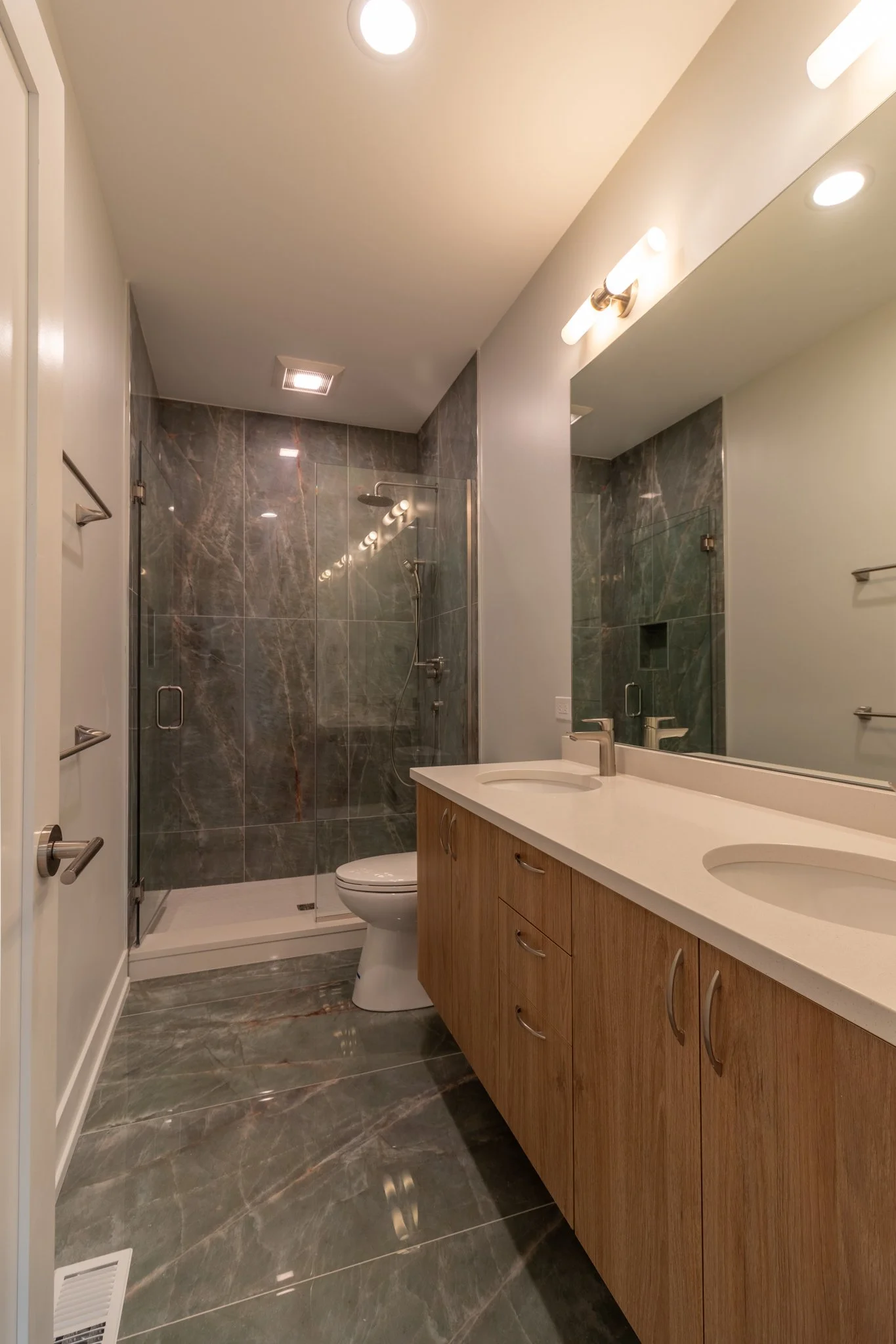 SOLD: Southwest Woodlawn: Rhodes Two Flat