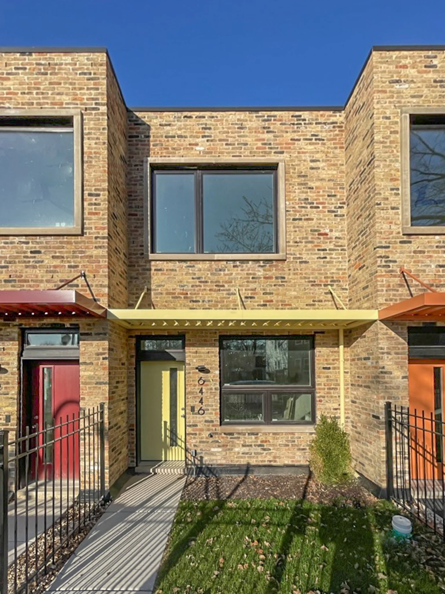 SOLD: Southwest Woodlawn: 6446 S. Rhodes single family Townhouse